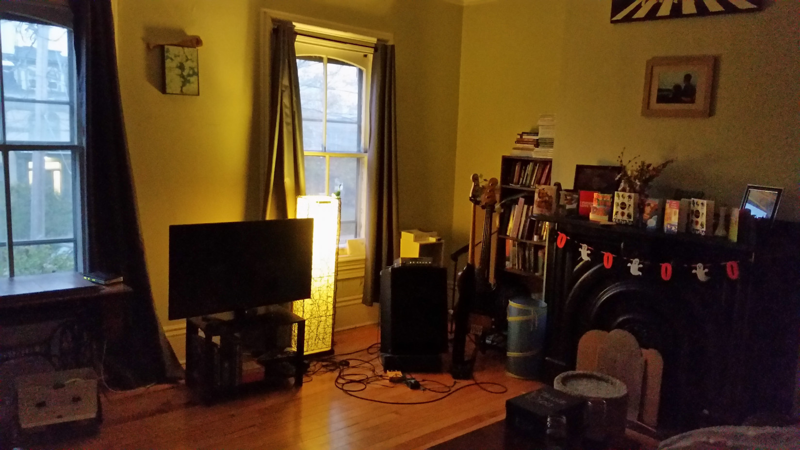 215 Douglas #2 Living Room