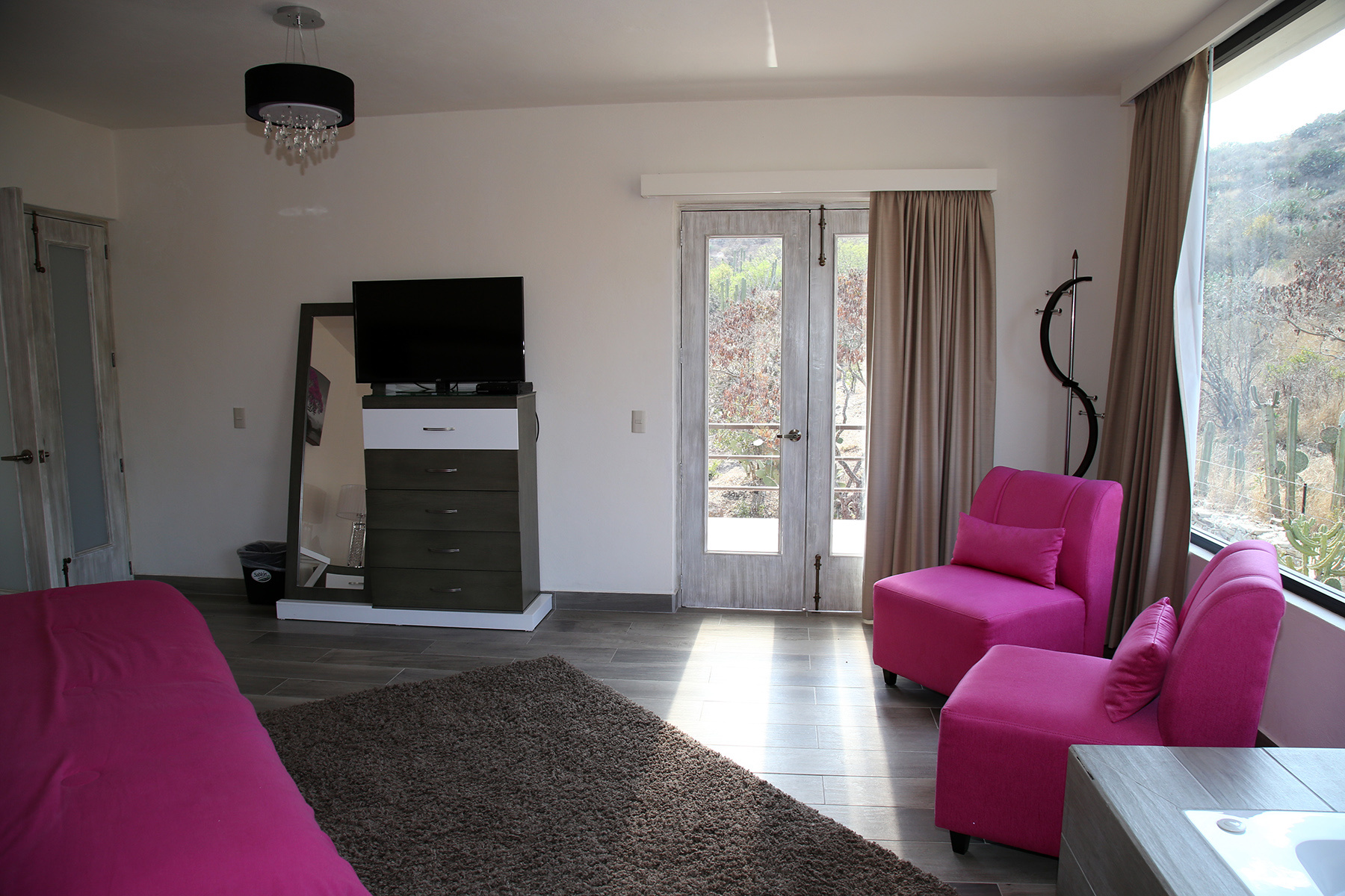 PRINCIPAL, CAMA KING SIZE JACUZZI VISTA A LA PEÑA