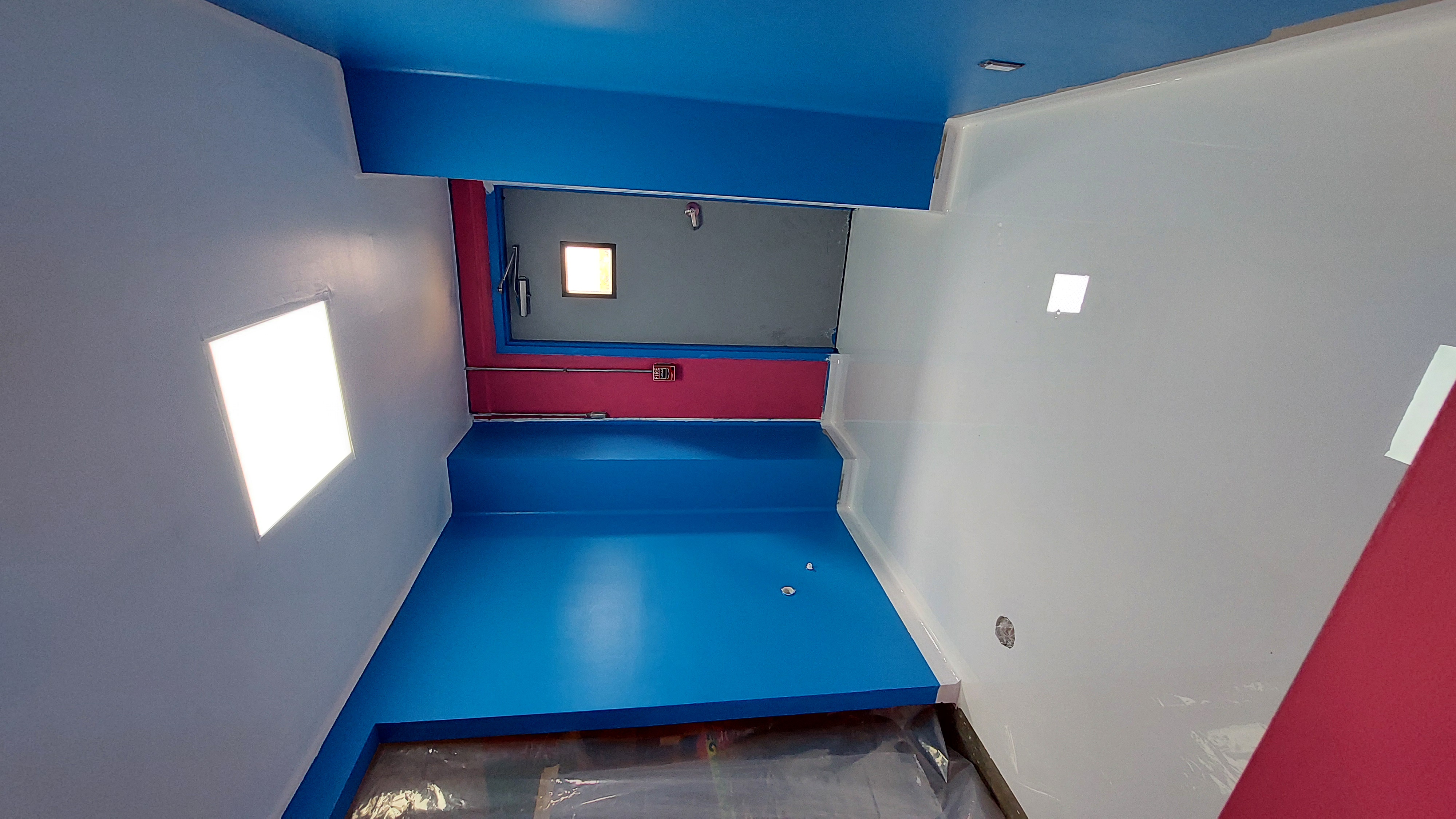 Piso Epóxido y Pintura Vinílica