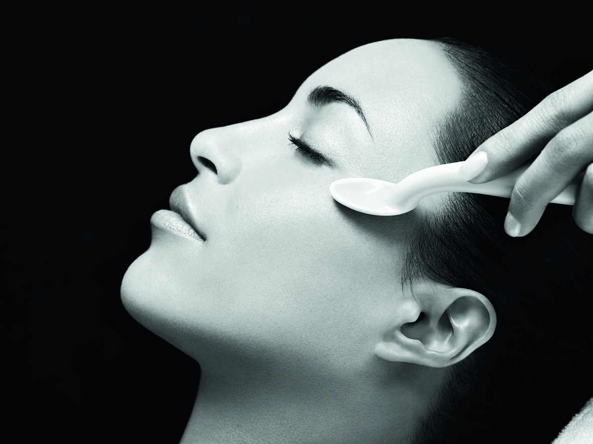 Model for Eye-Contour Treatment with Chilled Spoons