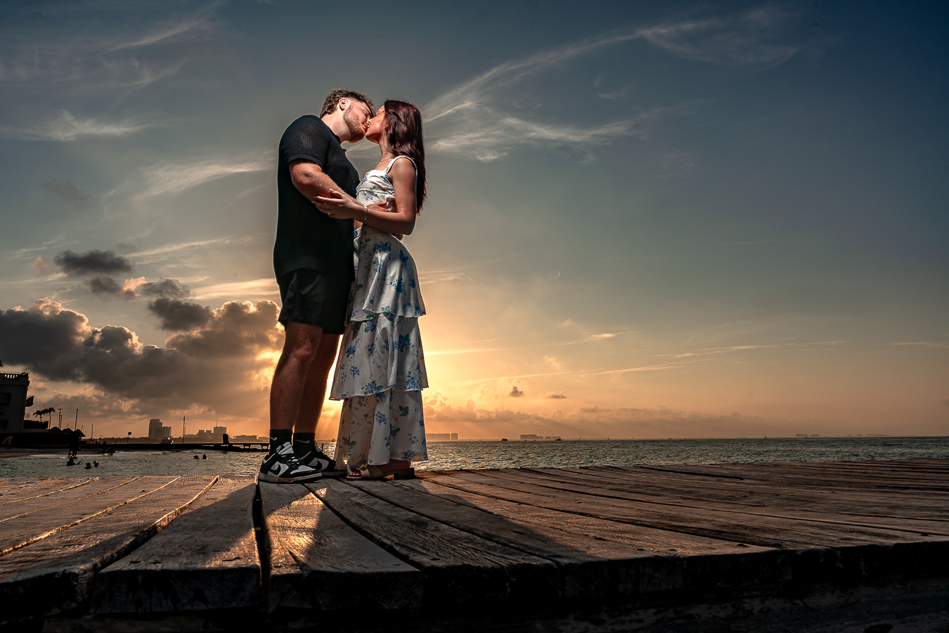 https://0201.nccdn.net/1_2/000/000/10b/c9a/romantic-proposal-in-cancun-sunset--riu-palace-las-americas-canc.jpg