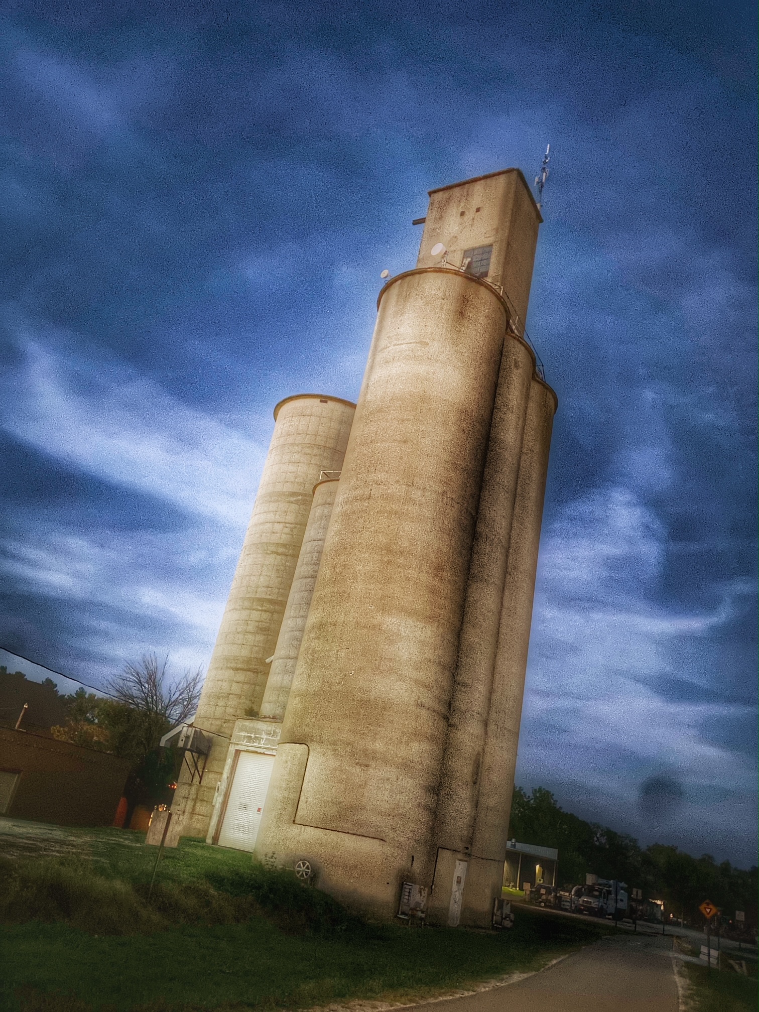Castle of the Prairie
Photography
7" X 9"
$75.