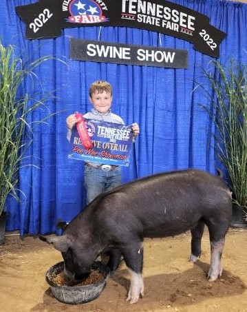 Eli Broadway
2022 Tennessee State Fair
Reserve Champion 
Pee Wee Showmanship with
his Berkshire Gilt