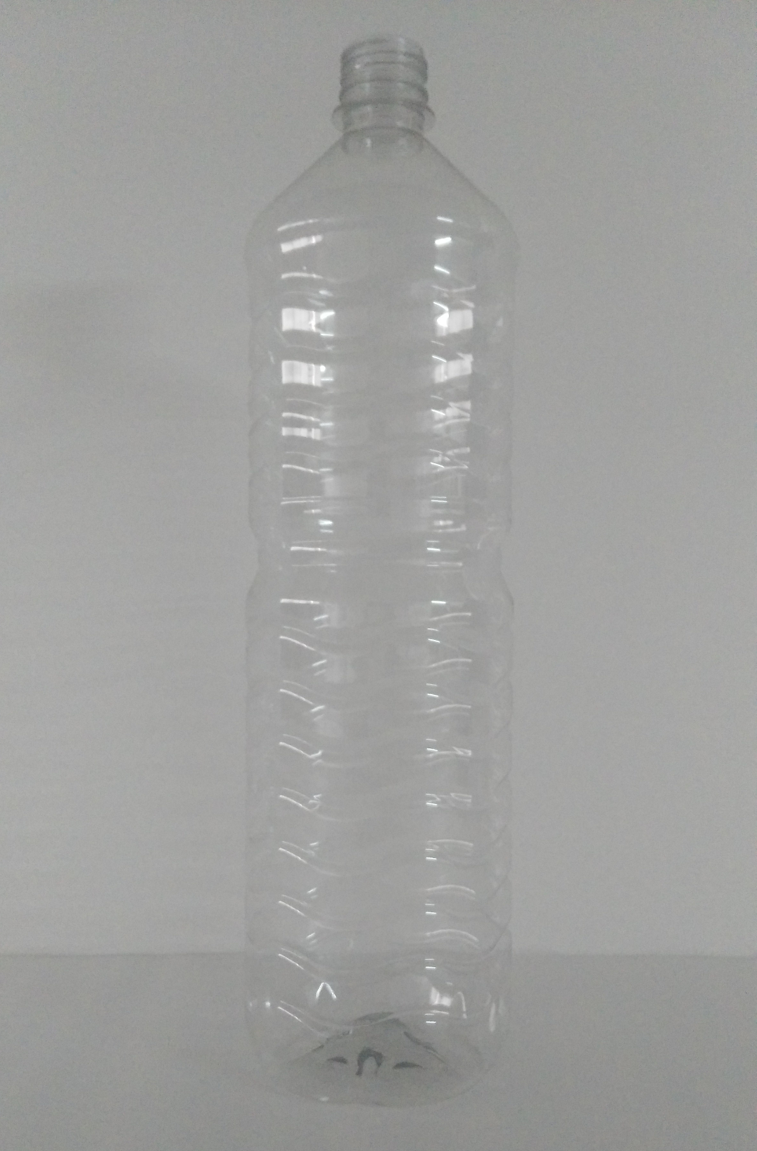 Botella Anillada
MEDIDA: 1500ml. 
COLOR: Cristal
