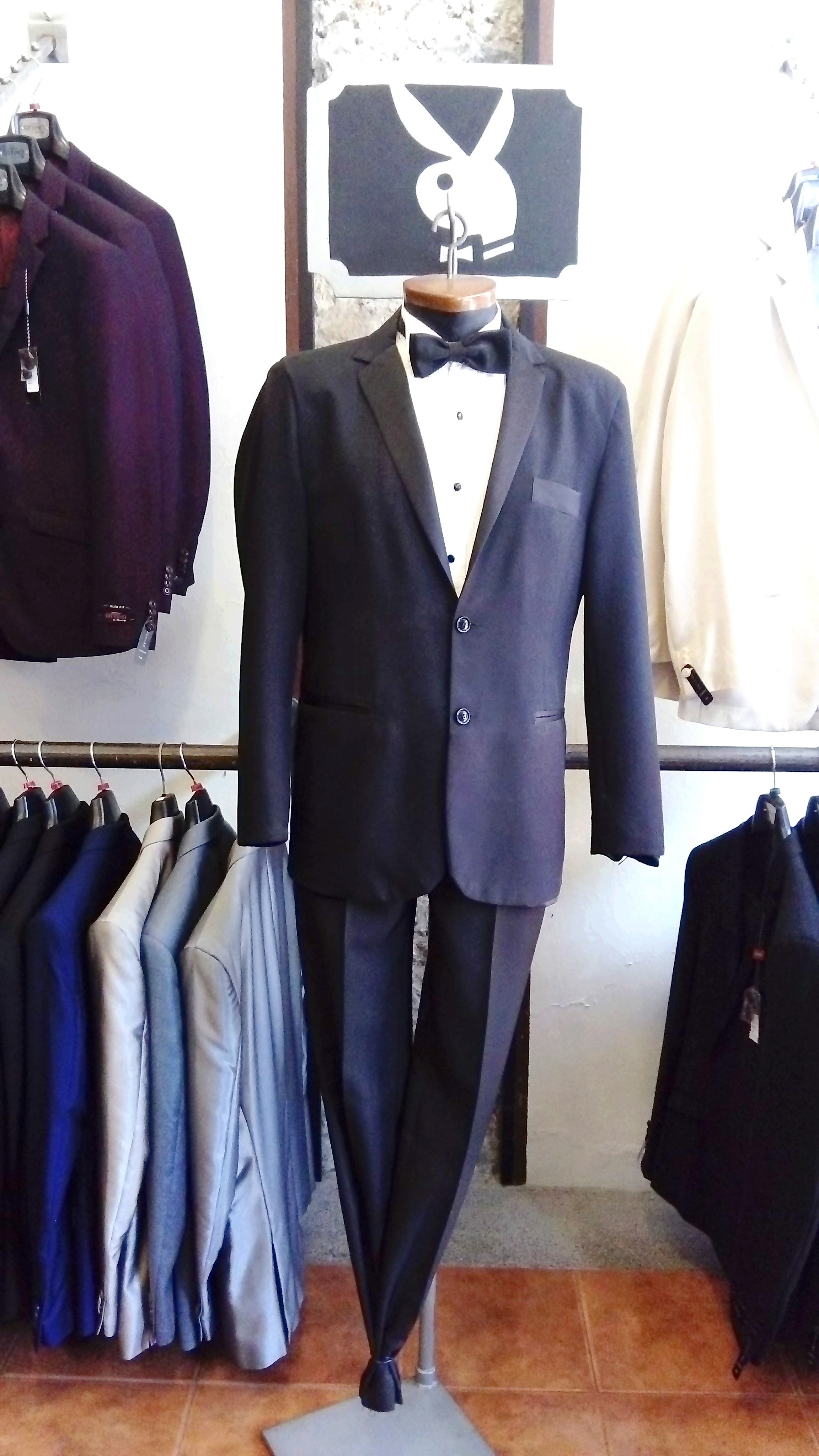     SMOKING OTTIMO $ 3,200.00  