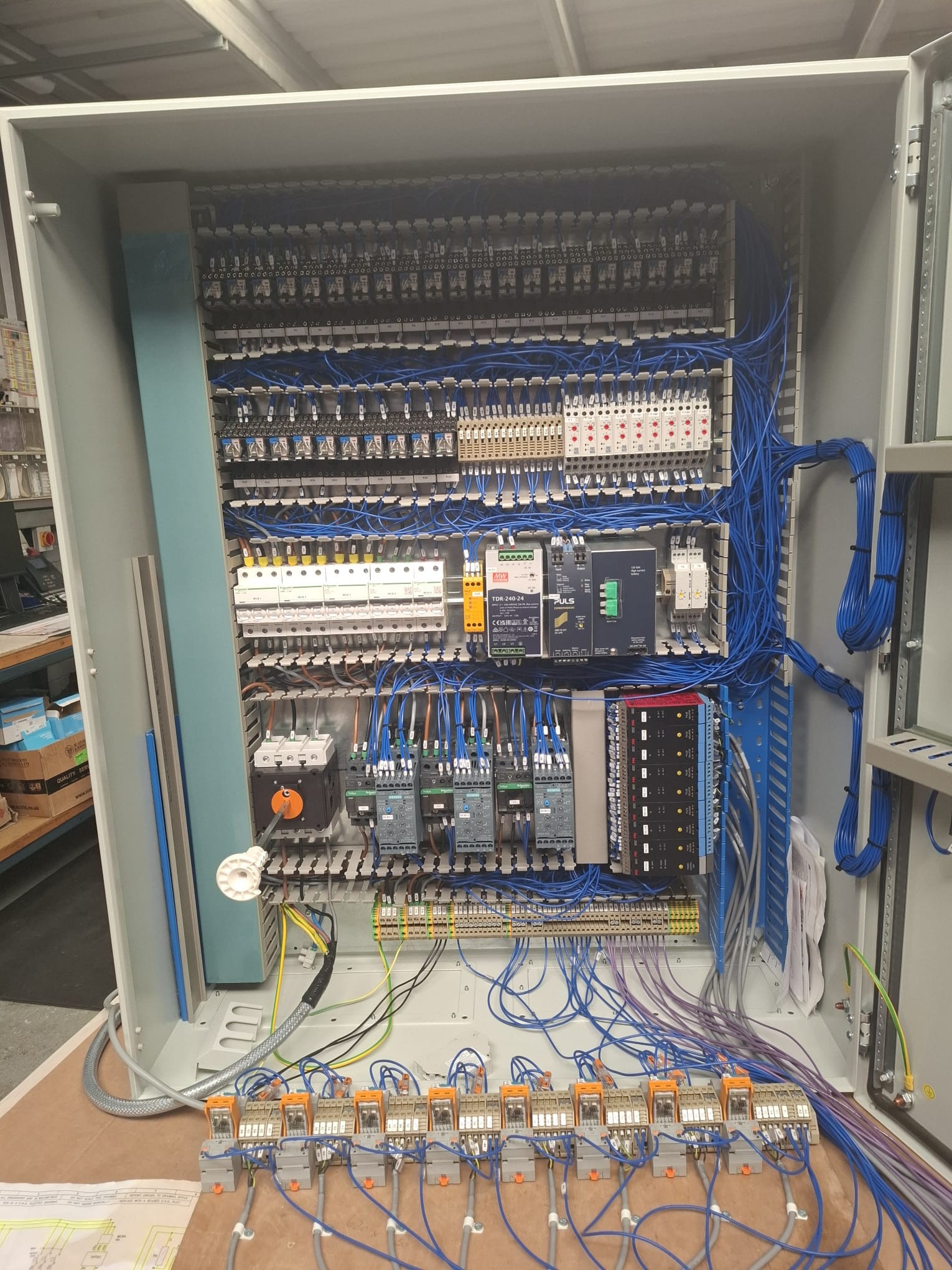 https://0201.nccdn.net/1_2/000/000/10c/c32/gas-pumps-panel-2.jpg