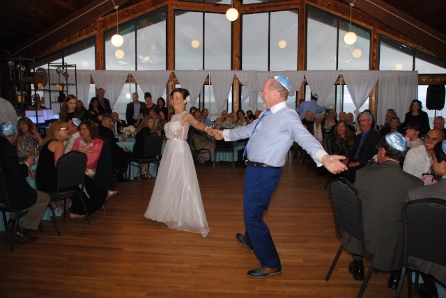 https://0201.nccdn.net/1_2/000/000/10c/d72/dance-wedding-3-640x428.jpg
