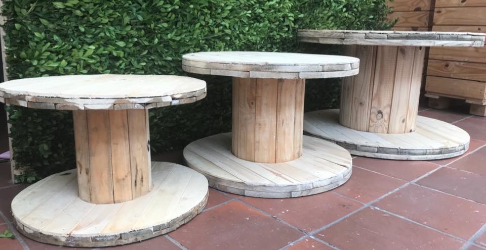 Carretes de Madera
Grande 56,cm Alto x 89cm Diámetro $ 40.000
Mediano 45cm Alto x 65cm Diámetro $30.000
Pequeño 38,5cm Alto x 58n Diámetro $ 20.000