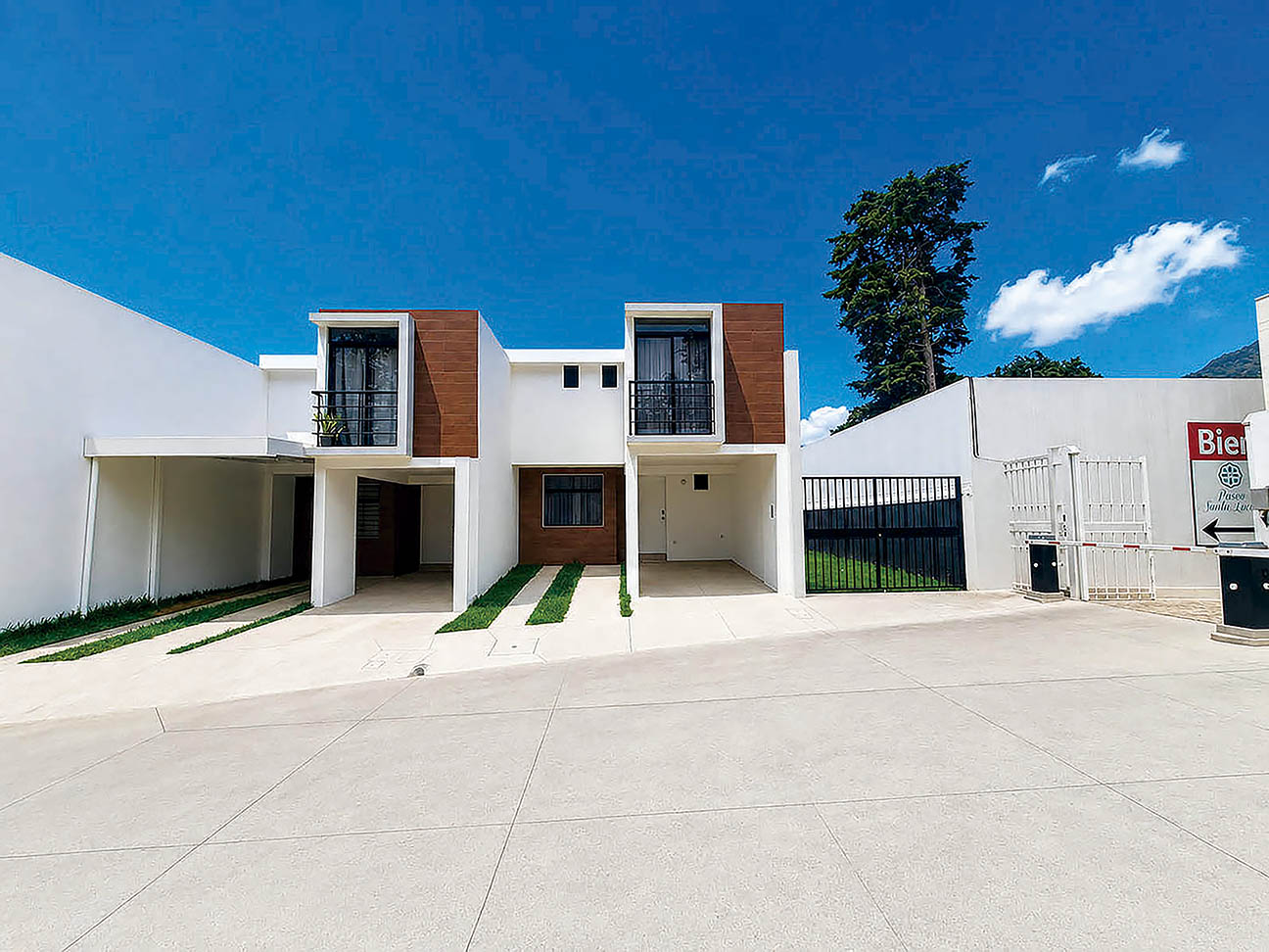 https://0201.nccdn.net/1_2/000/000/10d/09e/paseo-casa-con-carport.jpg