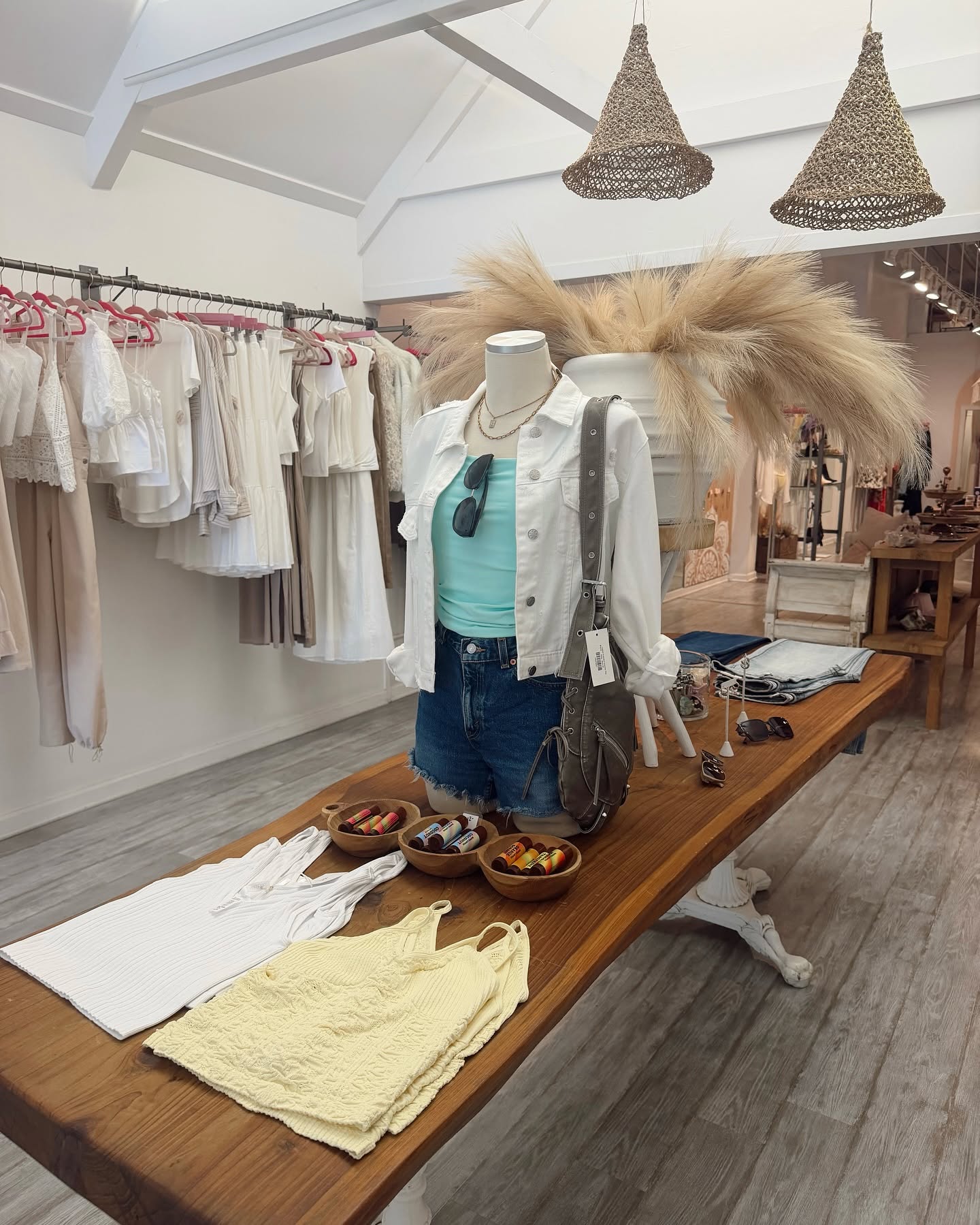 Ooh La Luxe ~ 109 Petaluma Blvd N