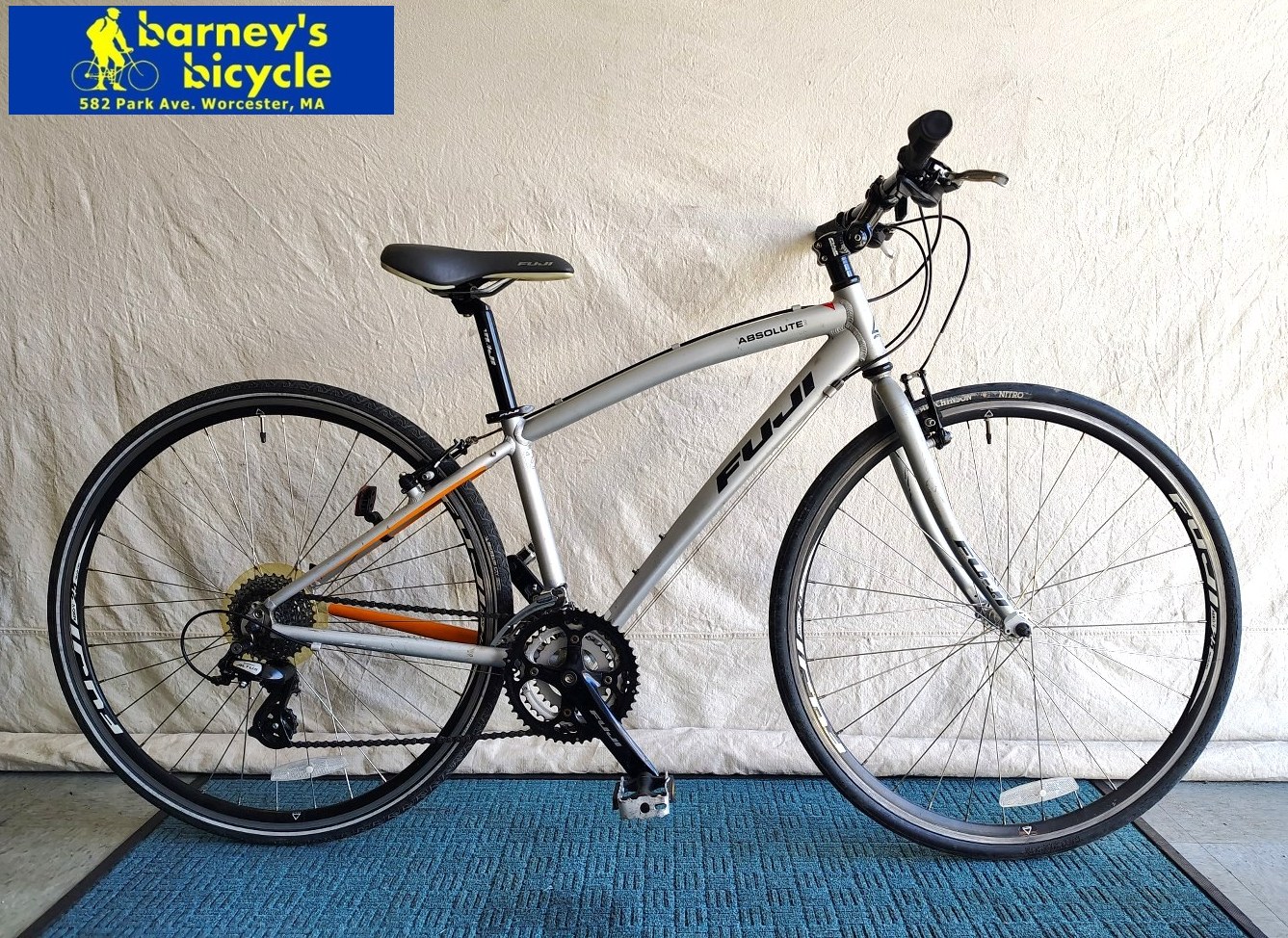 Fuji Absolute 3.0
Frame Size: 15" SM / Rider Height: 5'3-5'6
Price: $389.00 (Professionally Tuned)