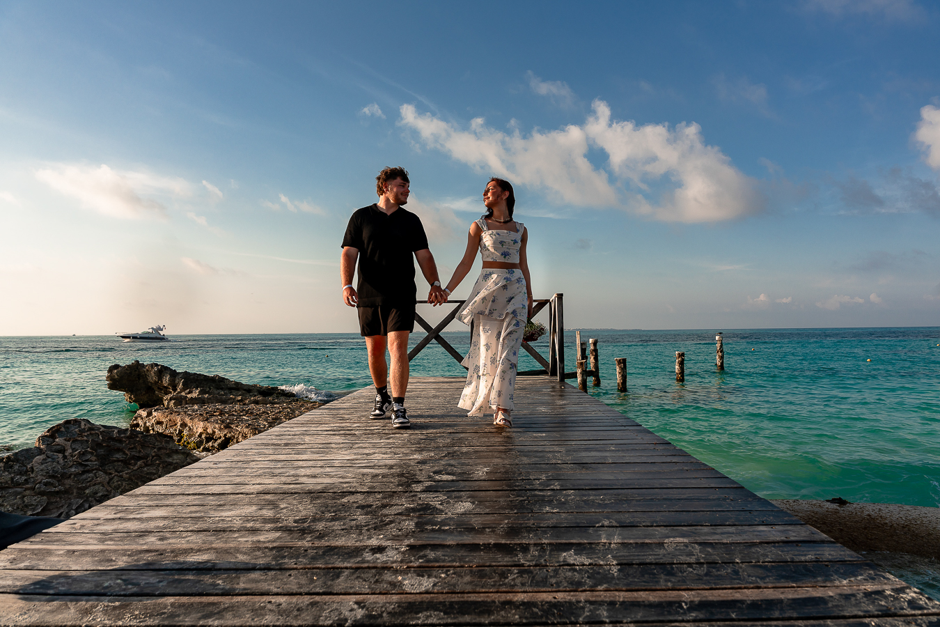 https://0201.nccdn.net/1_2/000/000/10e/788/romantic-proposal-in-cancun-sunset--riu-palace-las-americas-canc.jpg