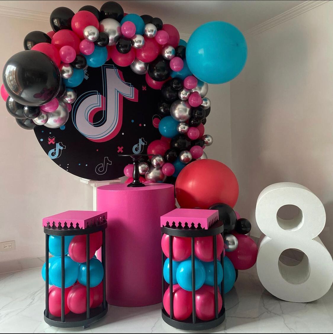 Circulo Efecto 3D Tematico
1.30m diametro x 2.20cm Altura
$80.000