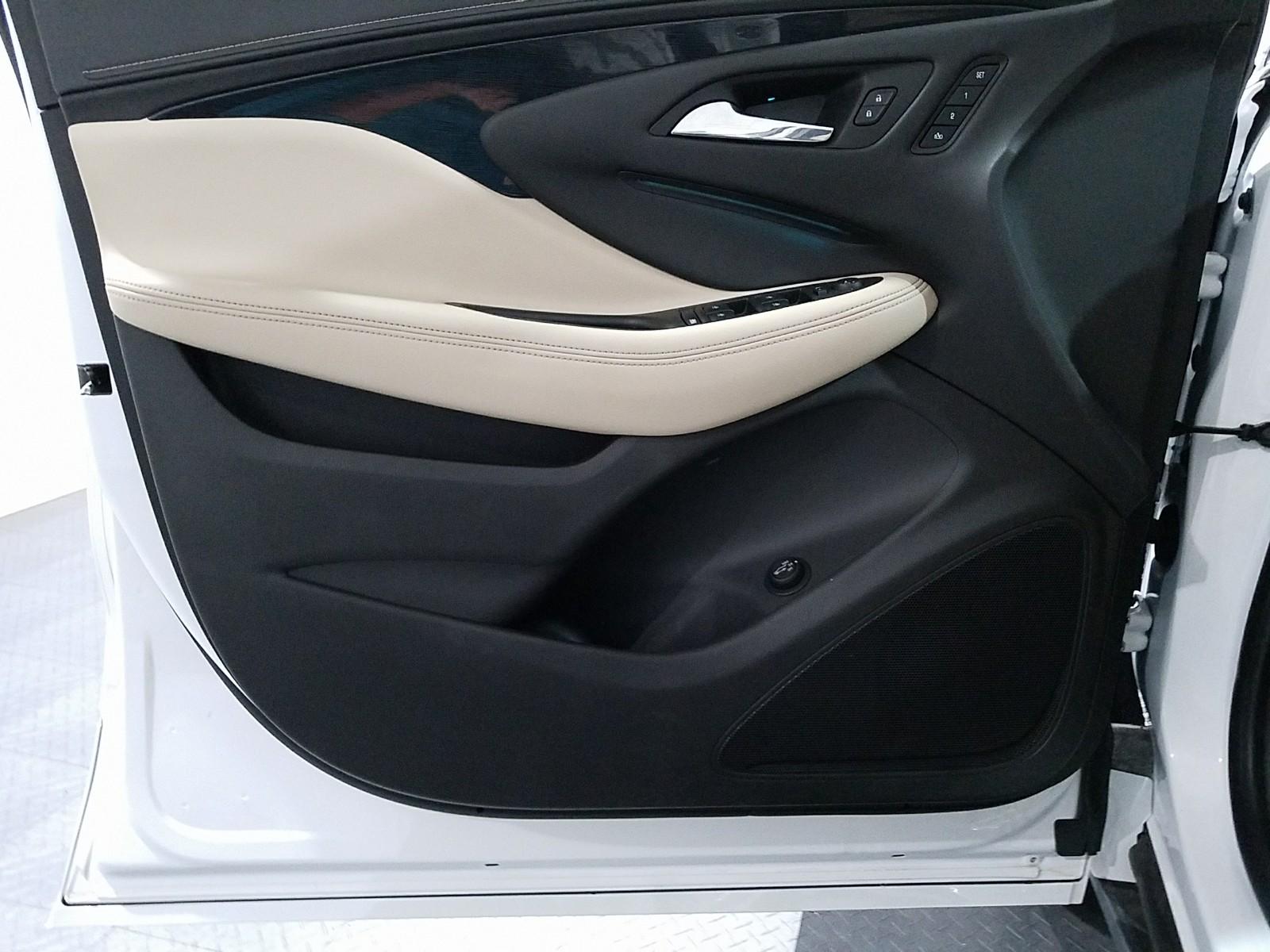 DRIVERDOORPANEL DRIVERDOORPANEL