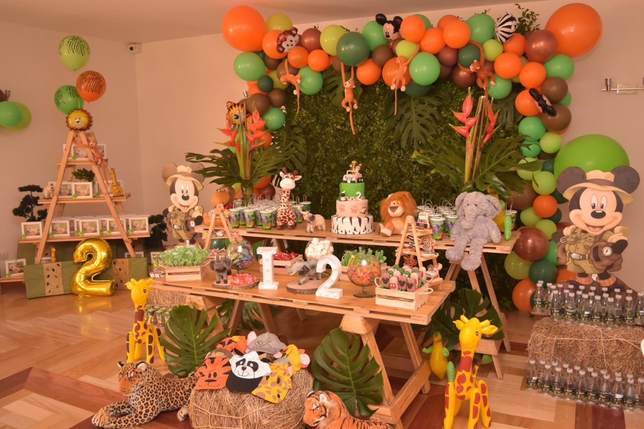 ** Doble Tipo Caballete
Caballete Pequeña
1.62Cm x 71cm Alto
Caballete Grande
2.15Cmx82Cm Alto
$ 120.000