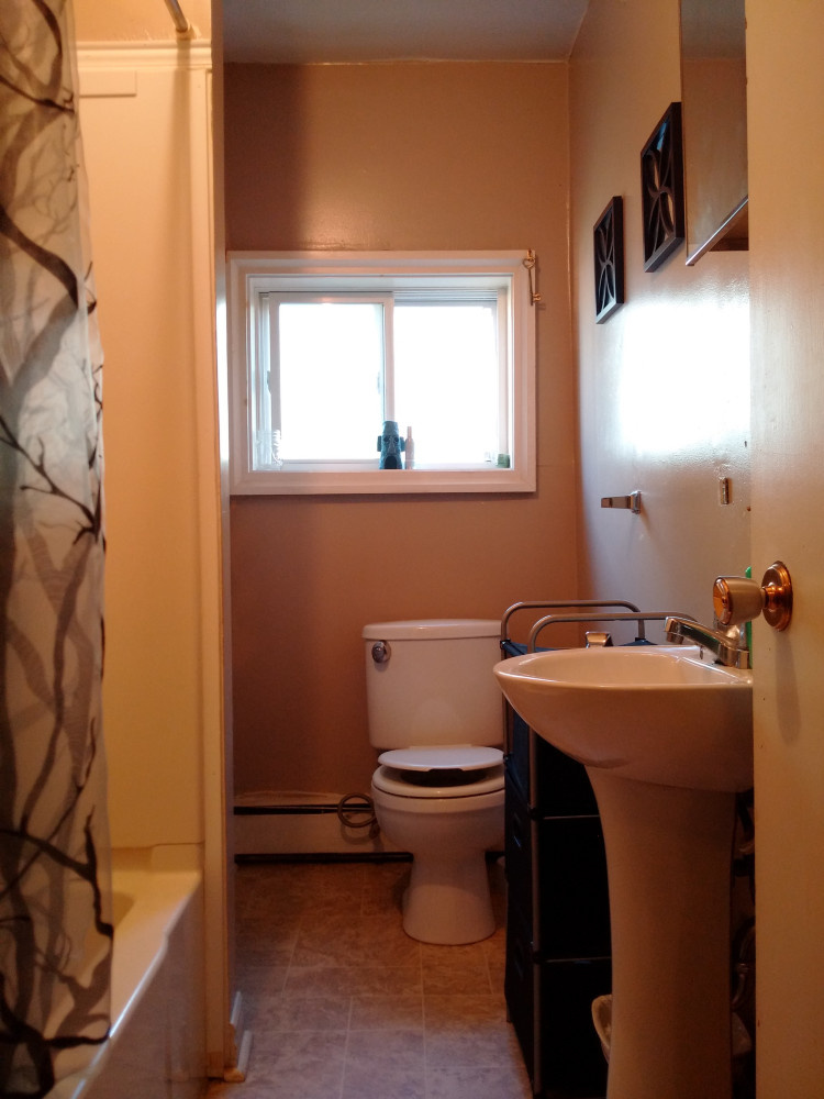 165 Queen #4 Bathroom