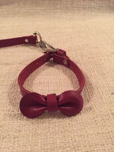COLLAR CON CORREA
VINO TINTO
NEGRO
AZUL
ROSADO
$ 70.000