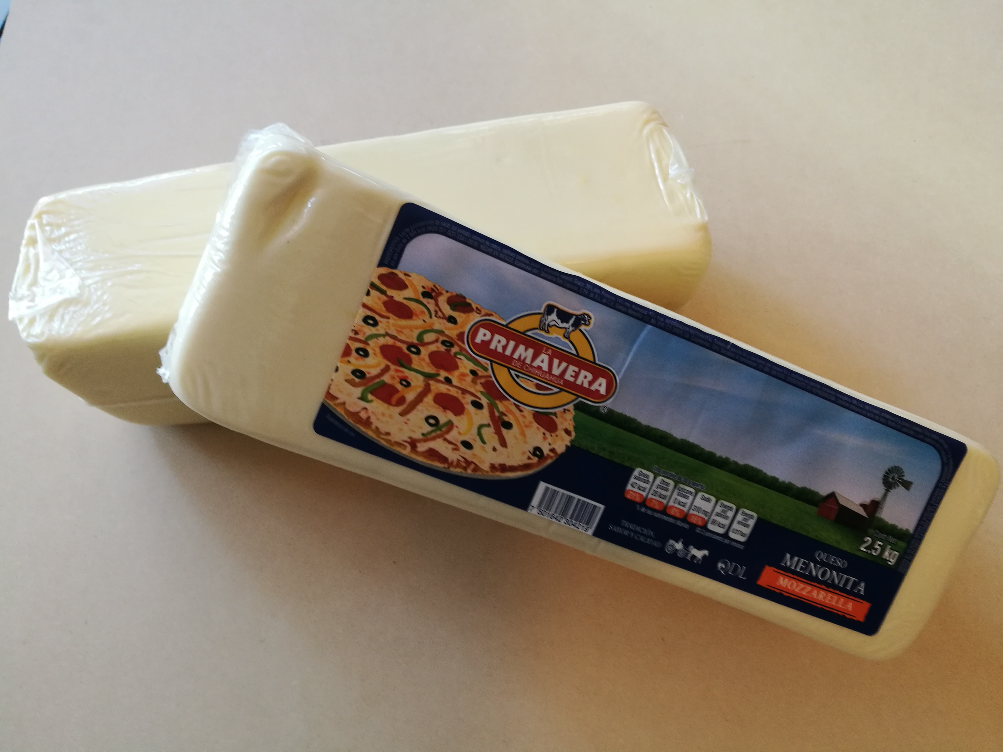 Queso mozzarella barra. 2.5kgs aprox.
$125.00 kilo, precio mayoreo.
$136.00 kilo, precio menudeo.