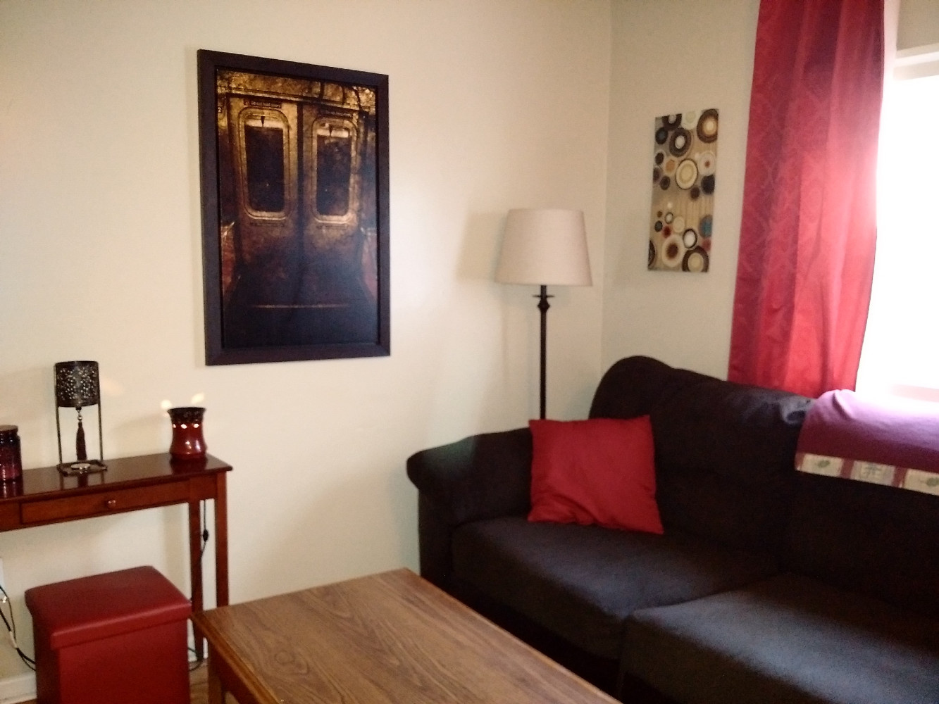 165 Queen #4 Living Room