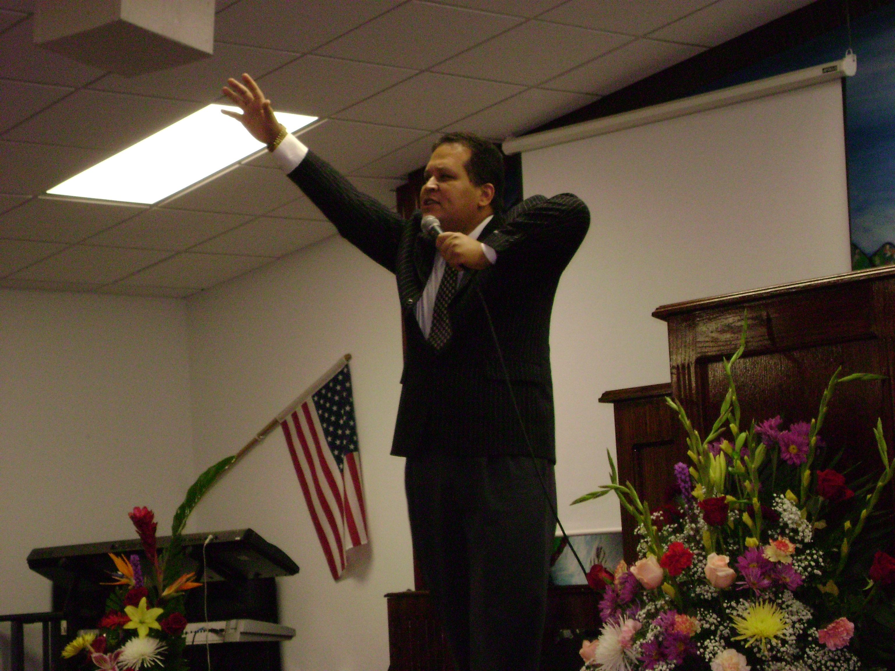 https://0201.nccdn.net/1_2/000/000/110/397/Preaching-about-the-dinner-of-Lord-3072x2304.jpg