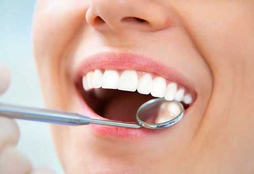CLÍNICA KOSMÉTICA DENTAL - Especialista en Estética Dental e Implantes Dentales