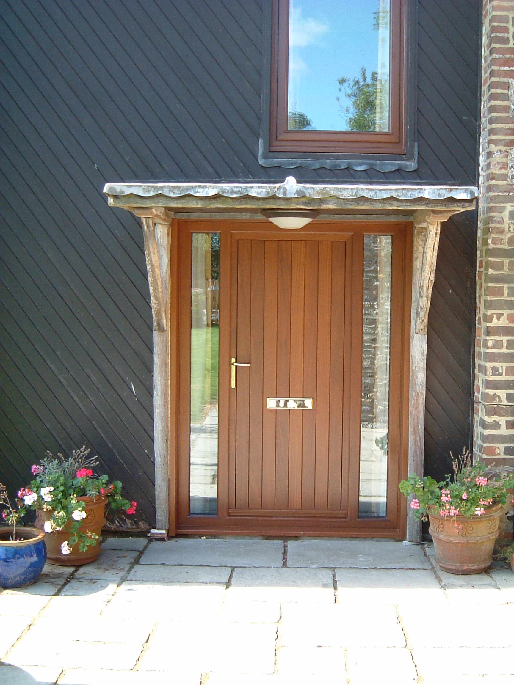 yellow and black fork lift