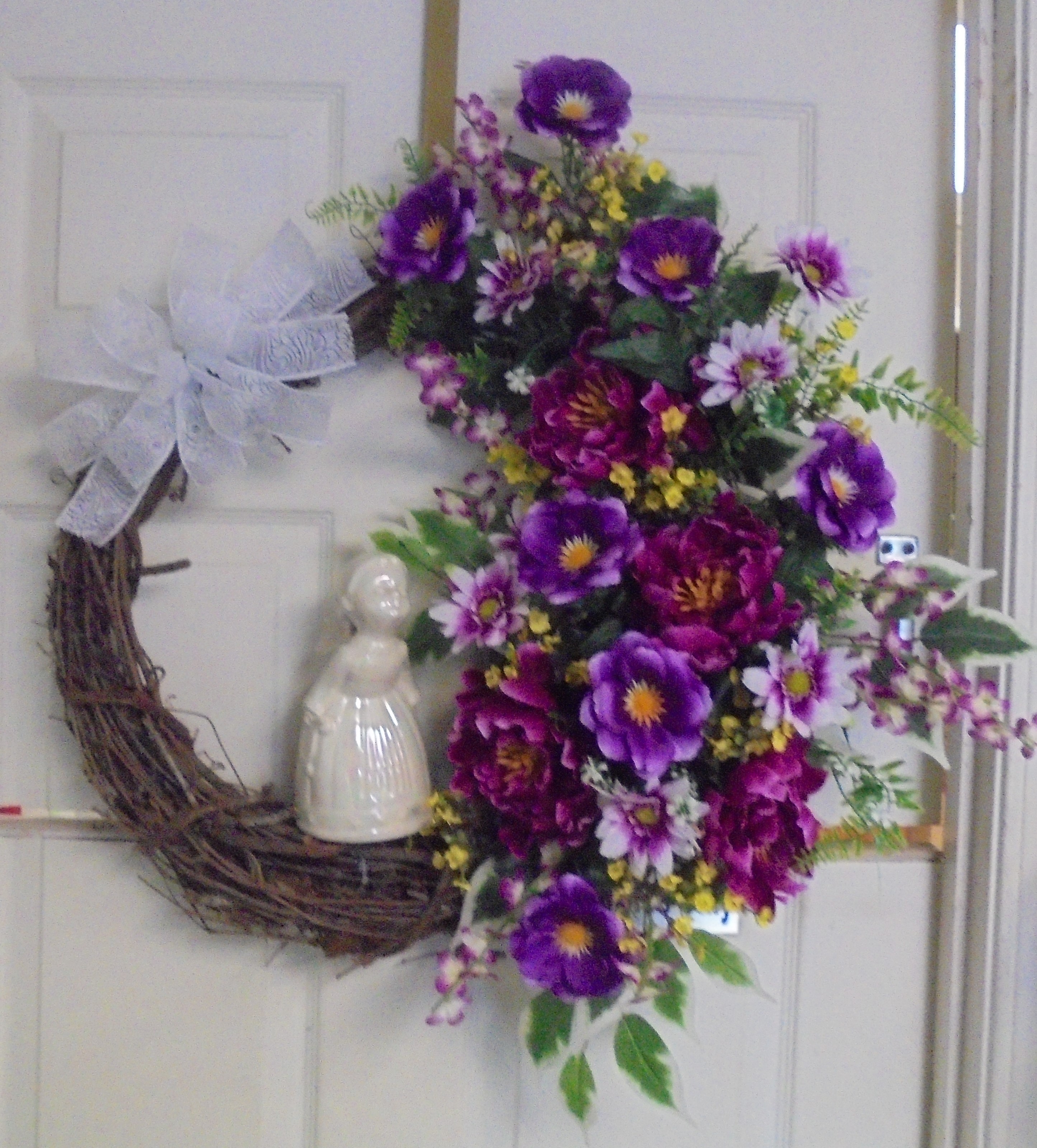 (25) "Angel" Wreath
(Purple & Fuchsia Mix)
$65.00