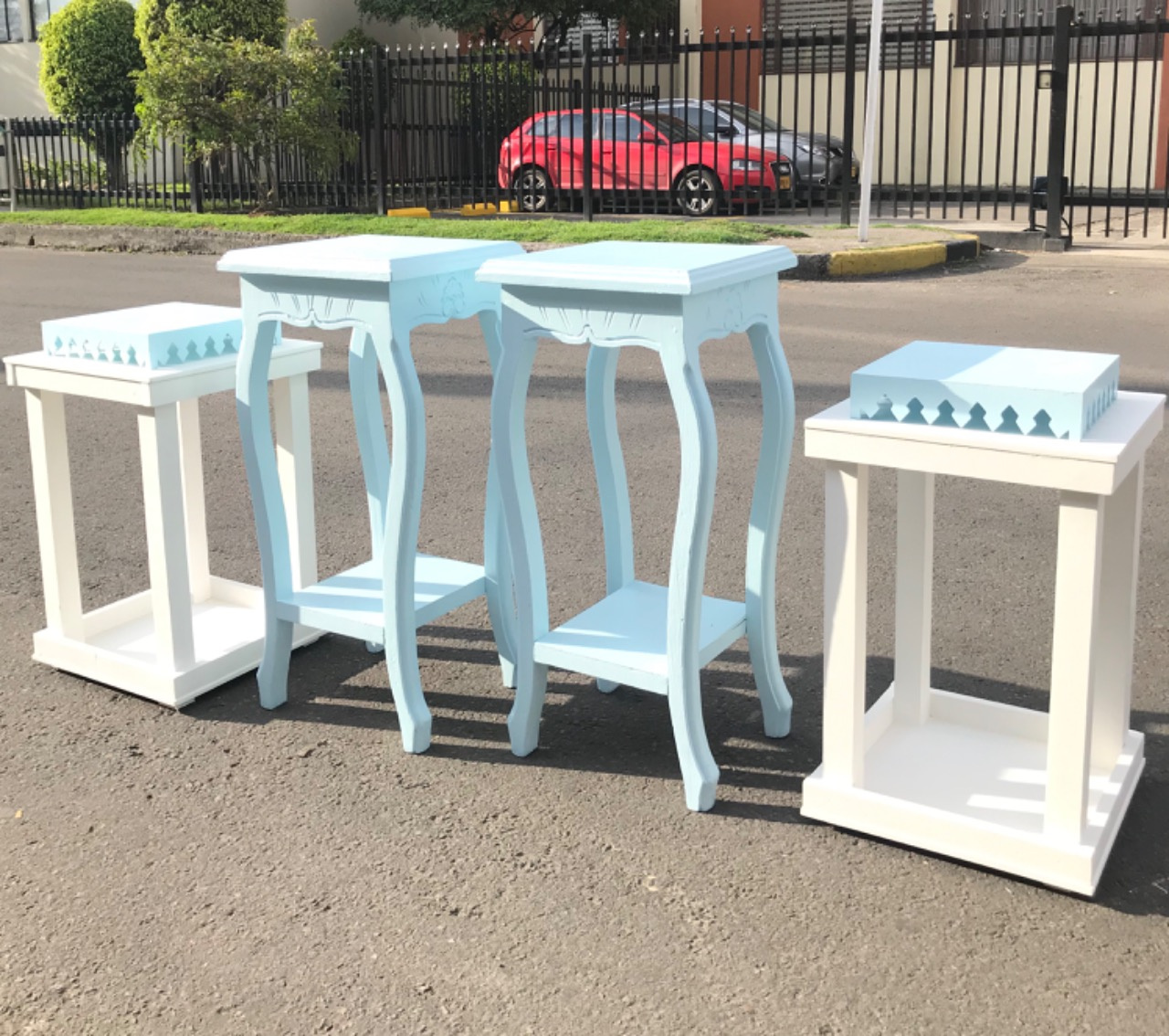 Auxiliar Tipo Farol Color Blanco
Pequeña 58 CM Altura.41x41cm
$50.000
Altura 80 cm X 36 1/6 cm
Mesa Auxiliar Pata Curva
$ 50.000