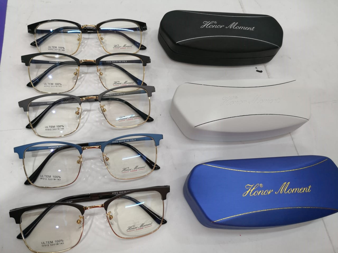 Modelo: H1912
Colores: Negro, Gris, Azul y Negro brillante 