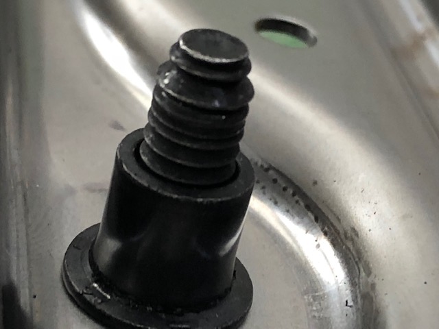 Instalación de pernos en construcción de chasises de
asientos