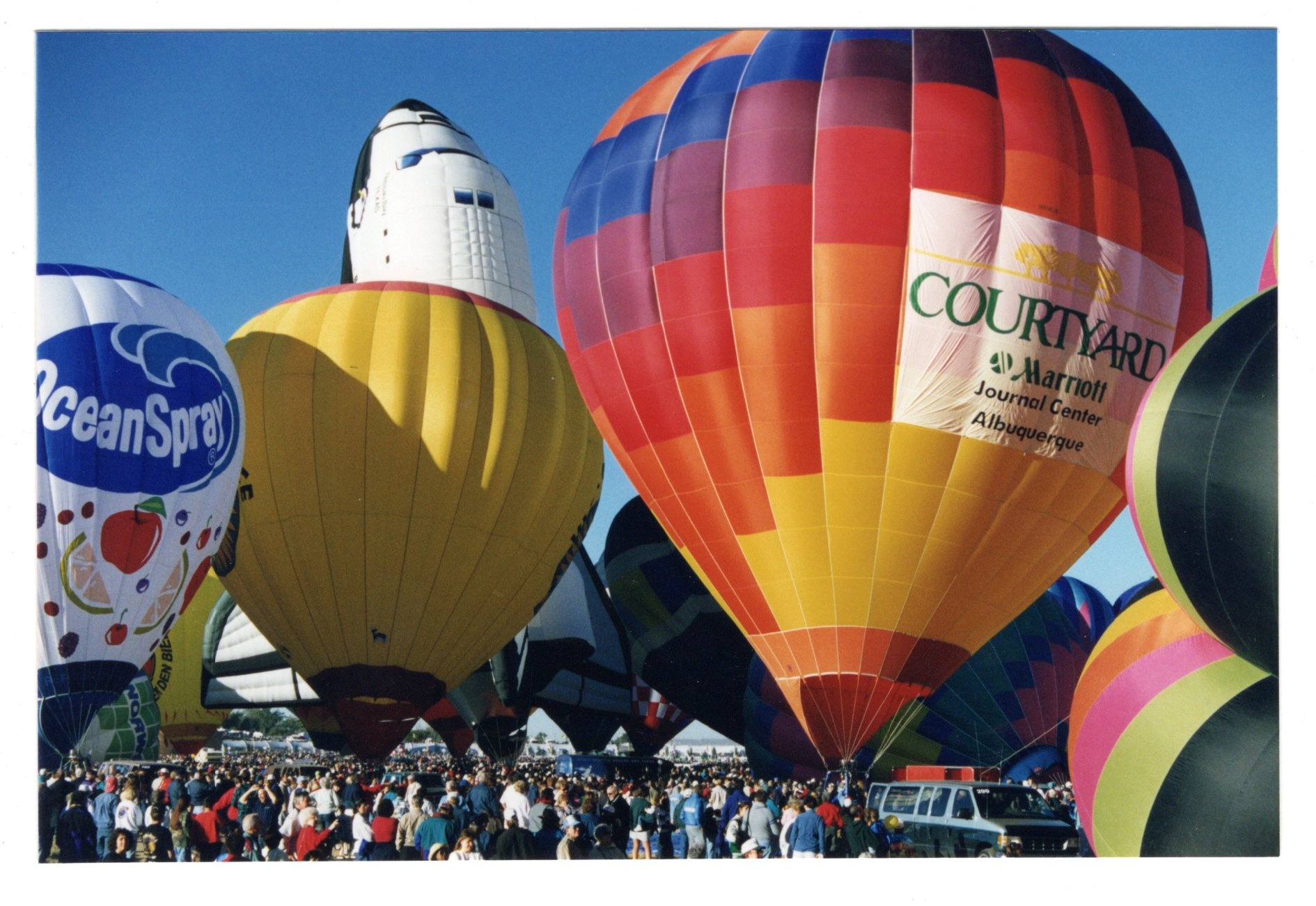 https://0201.nccdn.net/1_2/000/000/112/a8a/hot-air-balloons--27--1890x1302.jpg