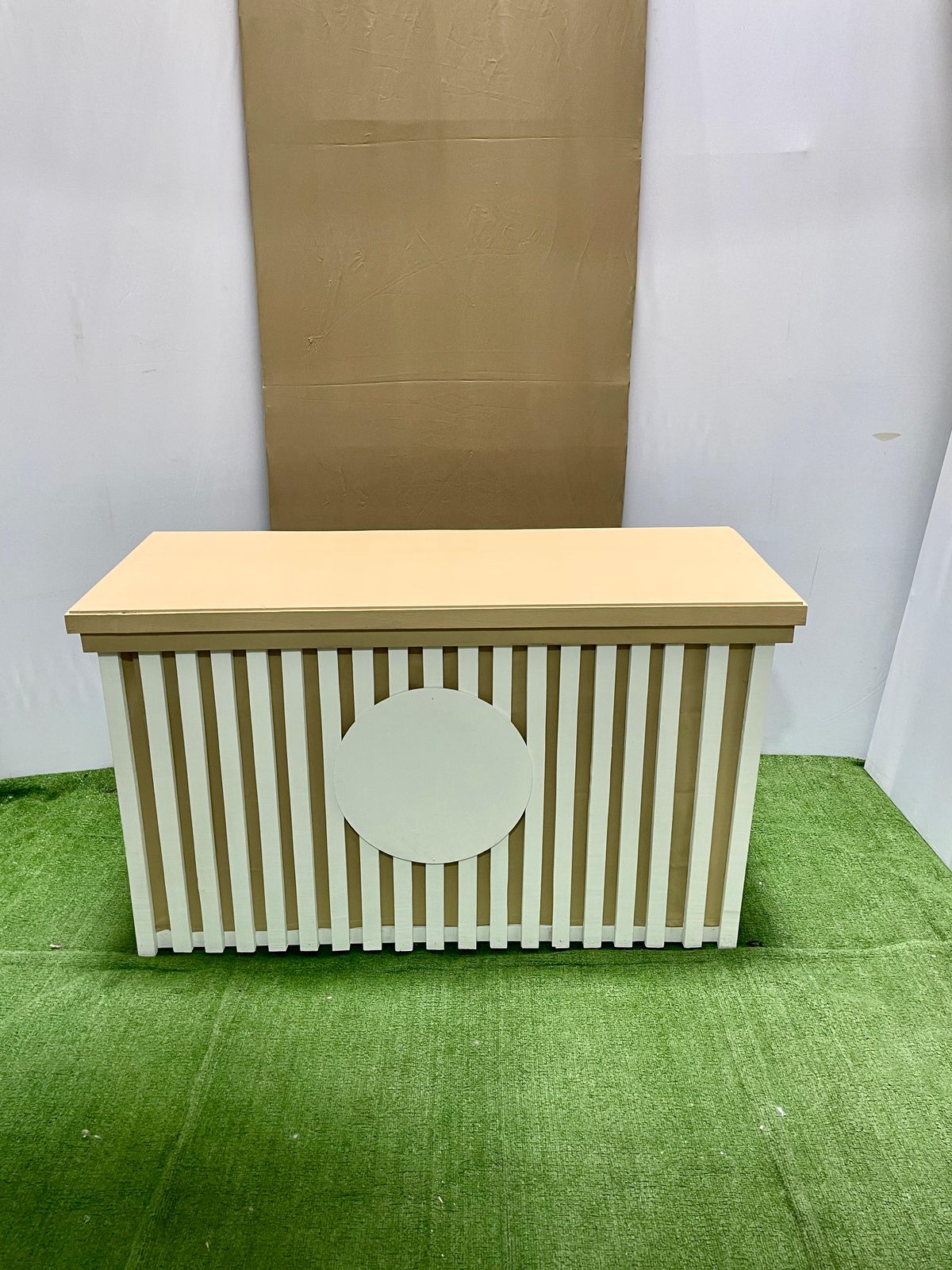 Mesa Tablilla
Color blanco fondo de
color, sin mensaje vinilo.
$150.000