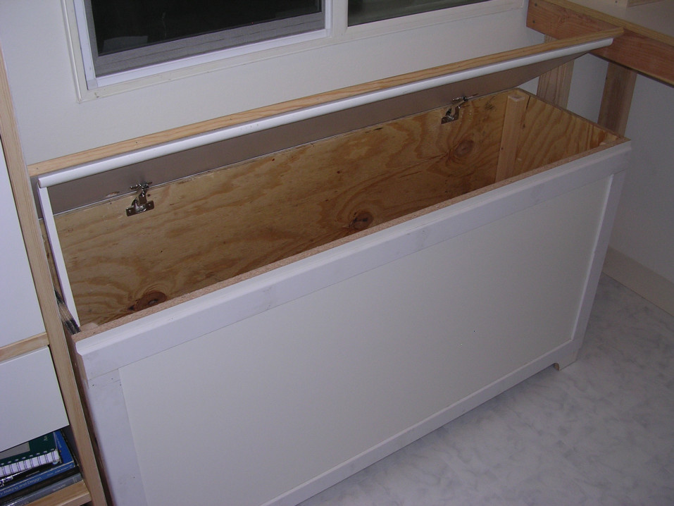 Simple work bench/deep storage (as seen on left in previous picture)