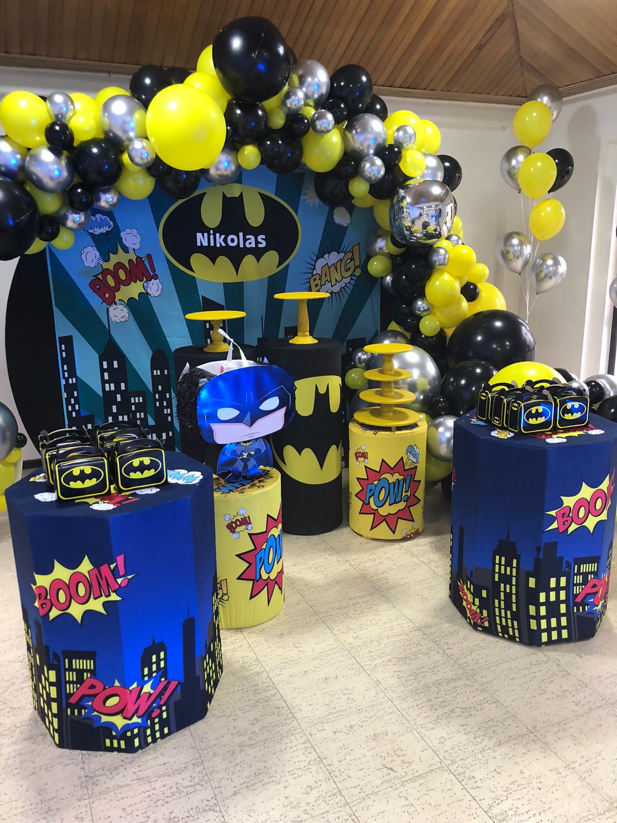 Cilindro Temático de BOOM
Pequeño 40, 5D X 58 CM Altura.
$60.000
Precio Unitario