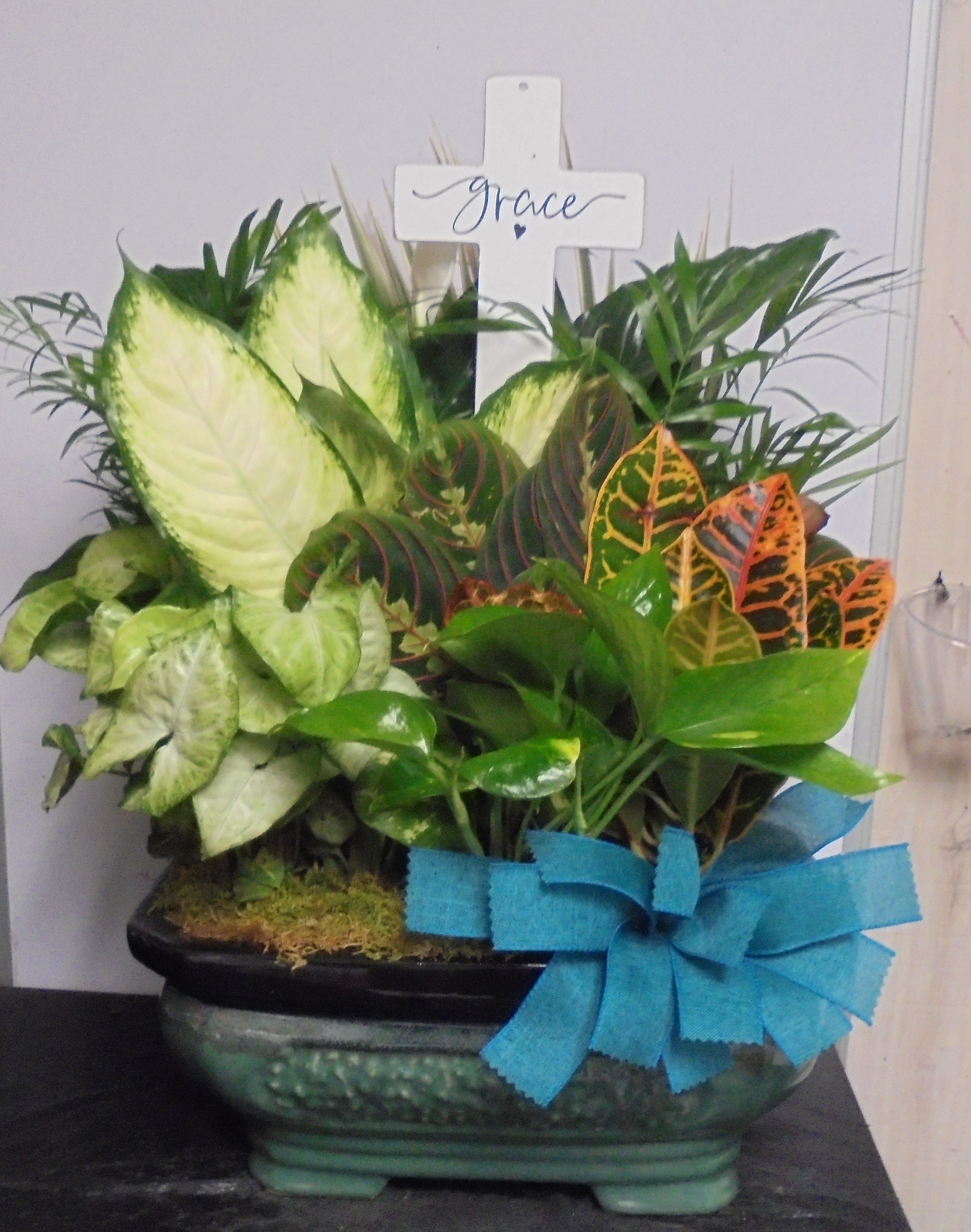 (9) Dish-Garden Plant (Ceramic)
W/ Cross
$100.00