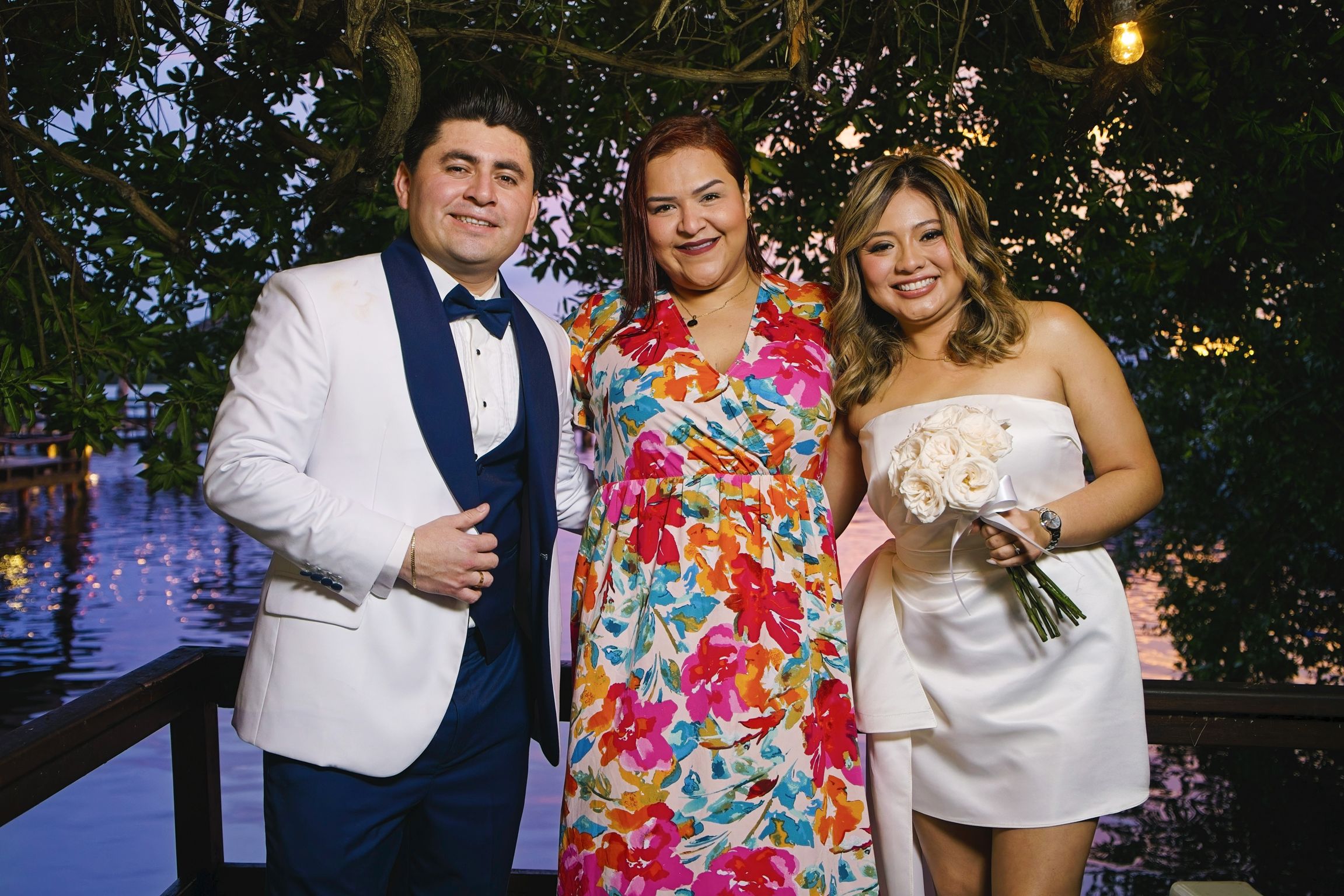 https://0201.nccdn.net/1_2/000/000/115/47c/luxartifices-wedding-navios-cancun-bride-and-groom-sunset040.jpg
