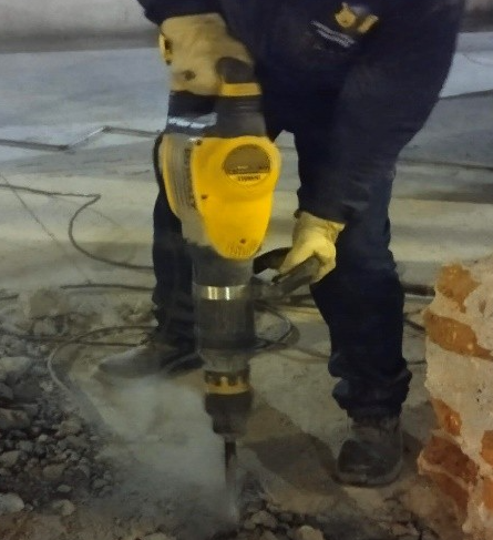 Satisface las necesidades de nuestros clientes a través de un servicio excepcional personalizada, trabajando en la mejora continua.