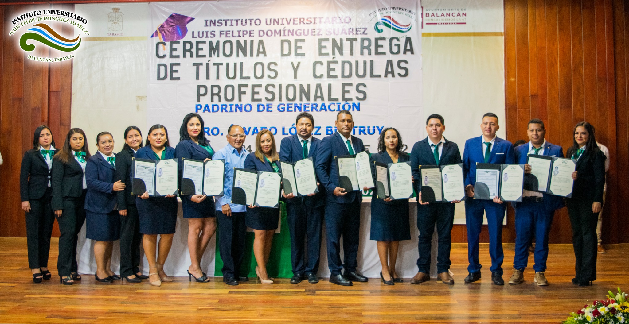 ENTREGA DE TITULOS Y CEDULAS