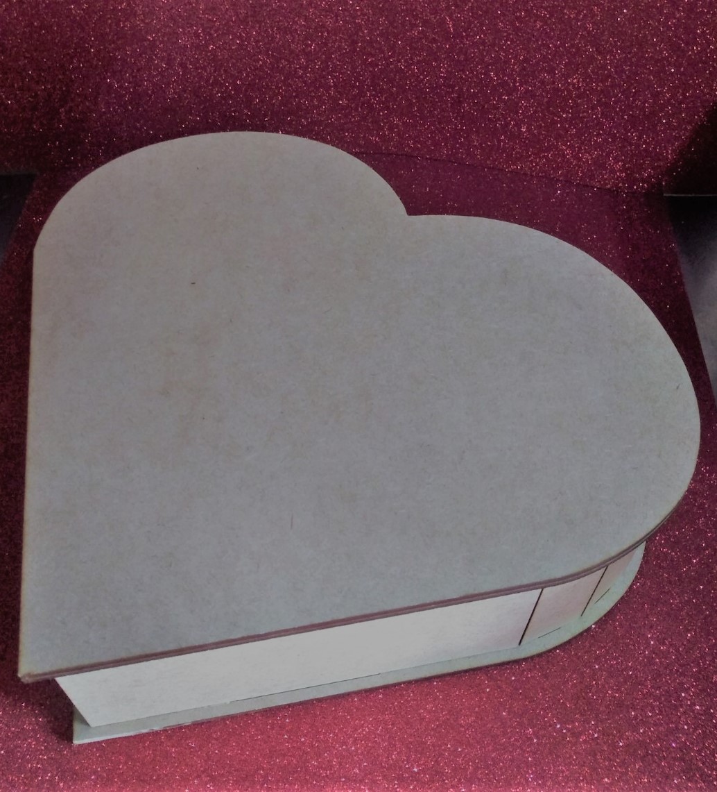 https://0201.nccdn.net/1_2/000/000/115/bbf/caja-corazon--100-y--150-35-x-32-x-6.5-cms--1-.jpg