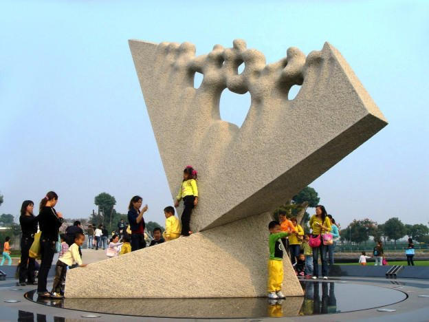 Towards Infinity - Kinetic clock - Grey granite, 600x490x450 cm. Shanghai Sculpture Park - China