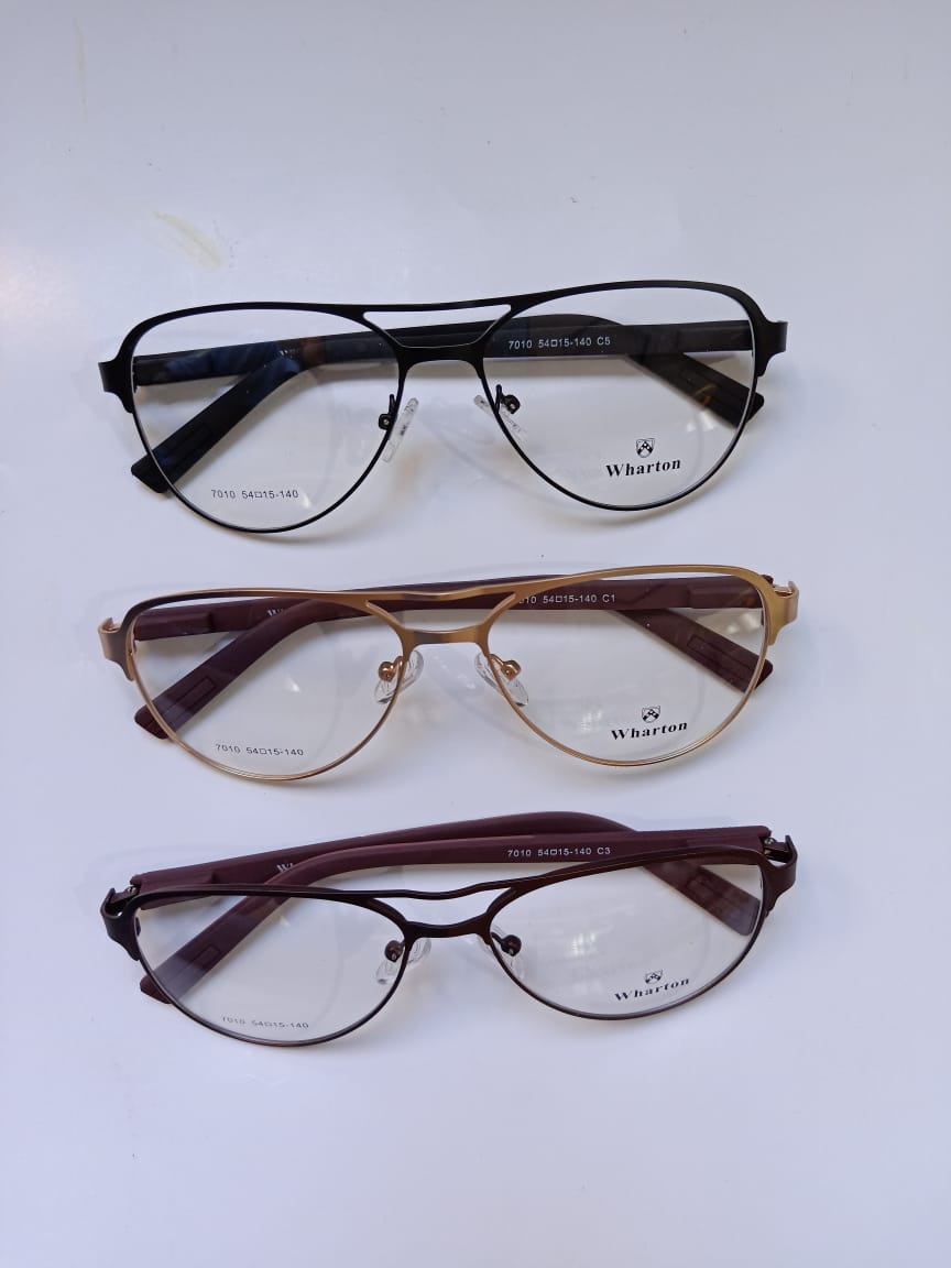 Modelo: 7010
Colores: Negro, Dorado y Cafe