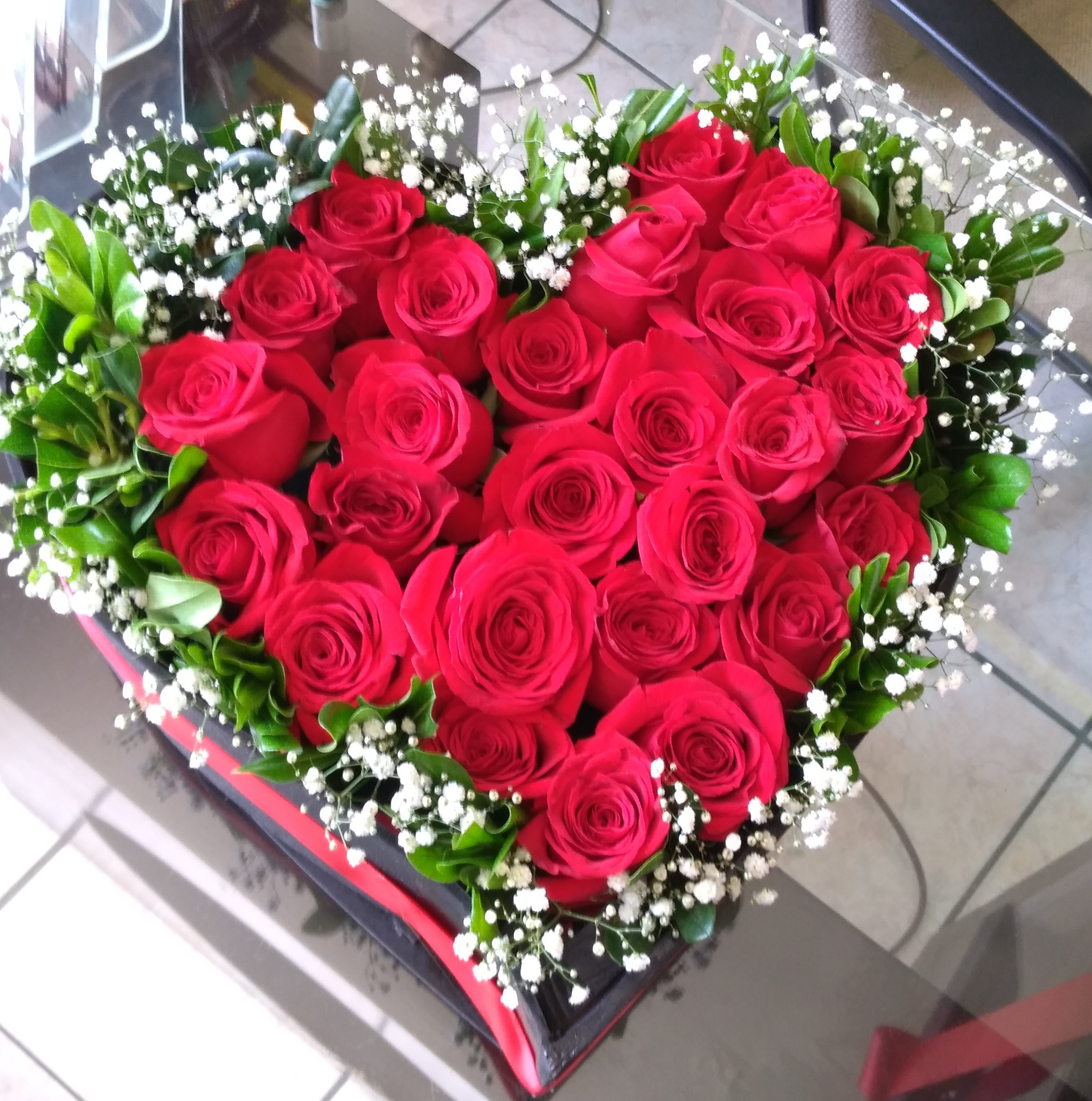 Caja de corazón con 48 rosas.
$ 1400
