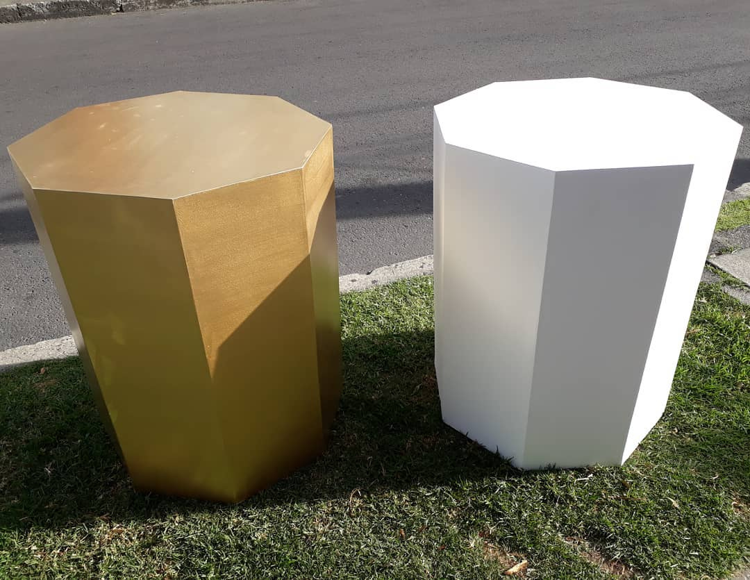 Combo de 5 mesas Mesas en Forma Octogonal
en diferentes Tamaños y Colores
Precio de Alquiler $200.000