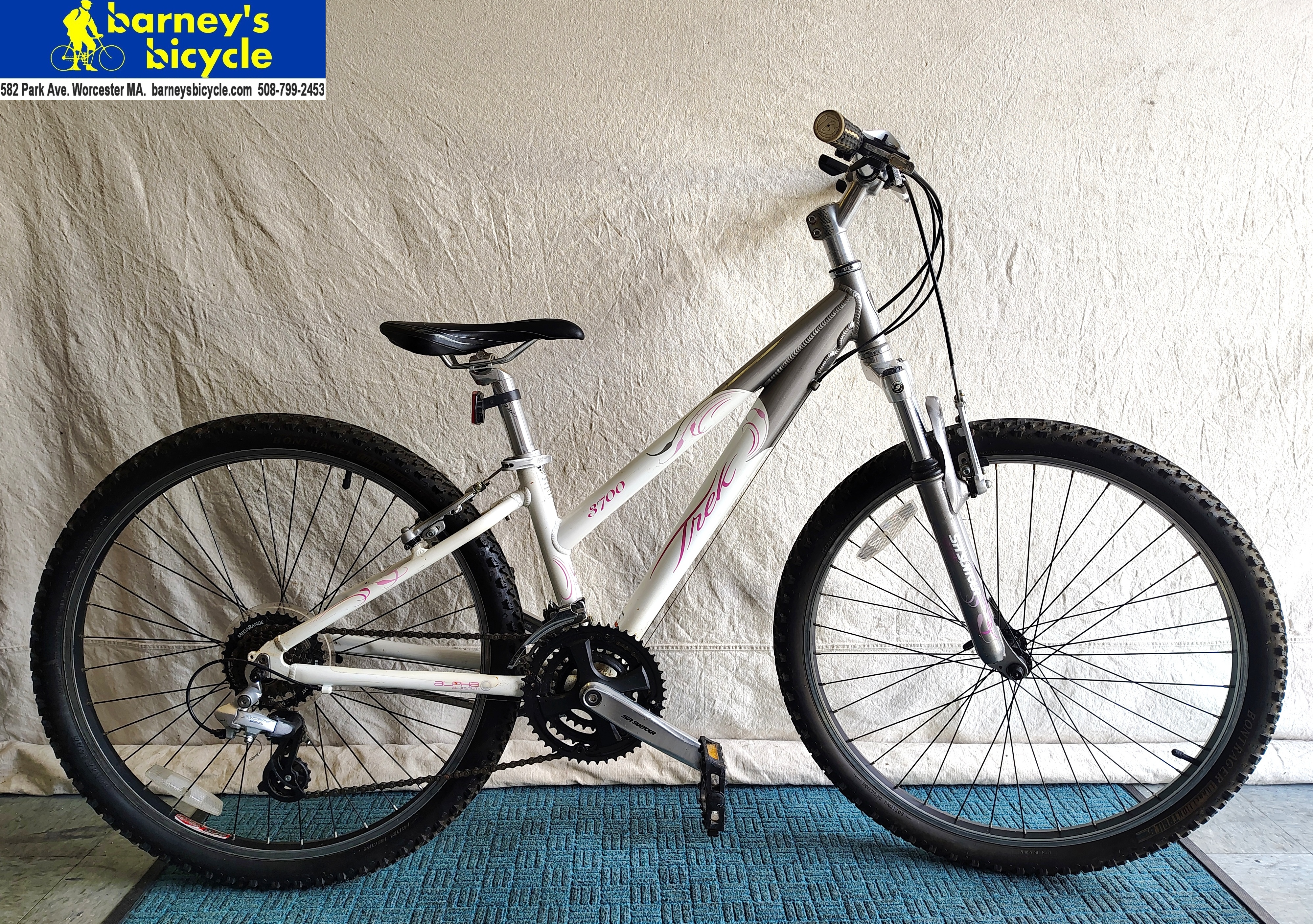 Trek 3700 ST
Frame Size: 13" XS / Rider Height: 5'1-5'4
$379.00 