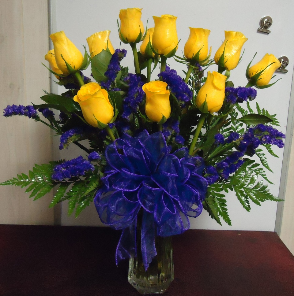 (11) Dozen Yellow Roses
$85.00
(Rose Colors May Vary)