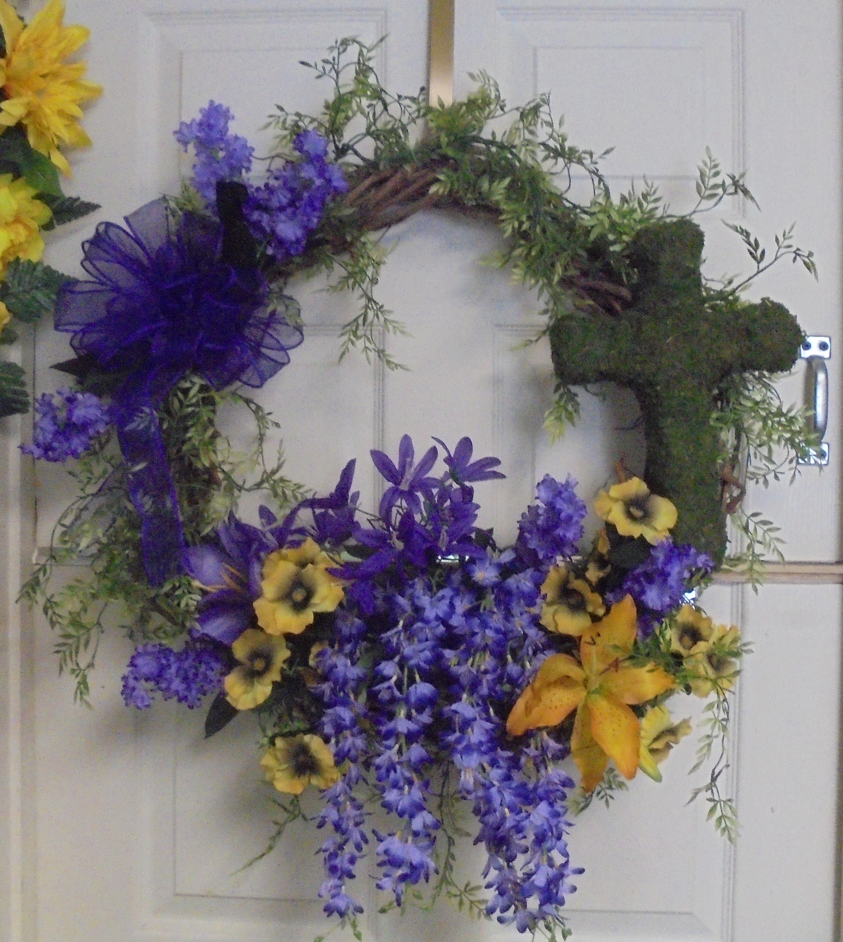 (29) Grapevine Wreath
W/ Cross
$75.00