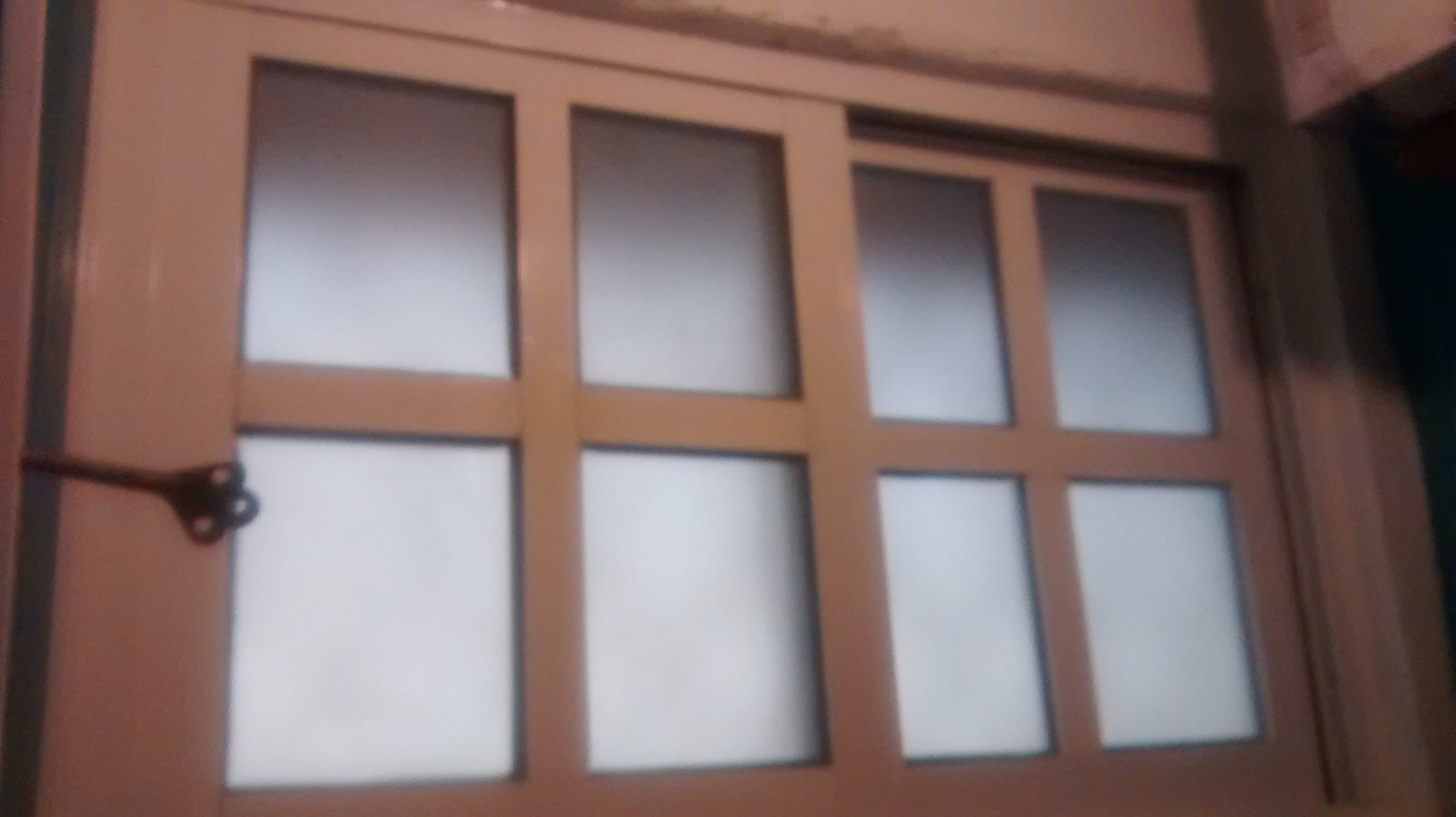 Ventana de aluminio de 3" a cuadros