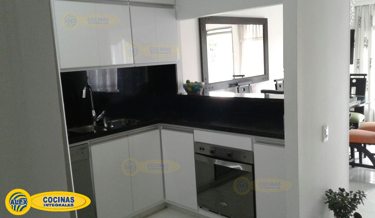 Cocina en U color Blanco Alto Brillo con manija perfil aluminio