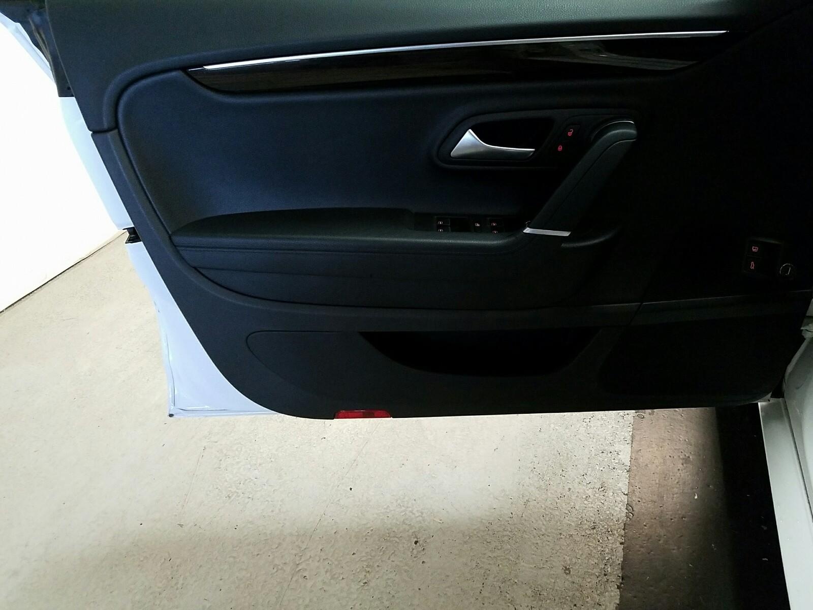 DRIVERDOORPANEL