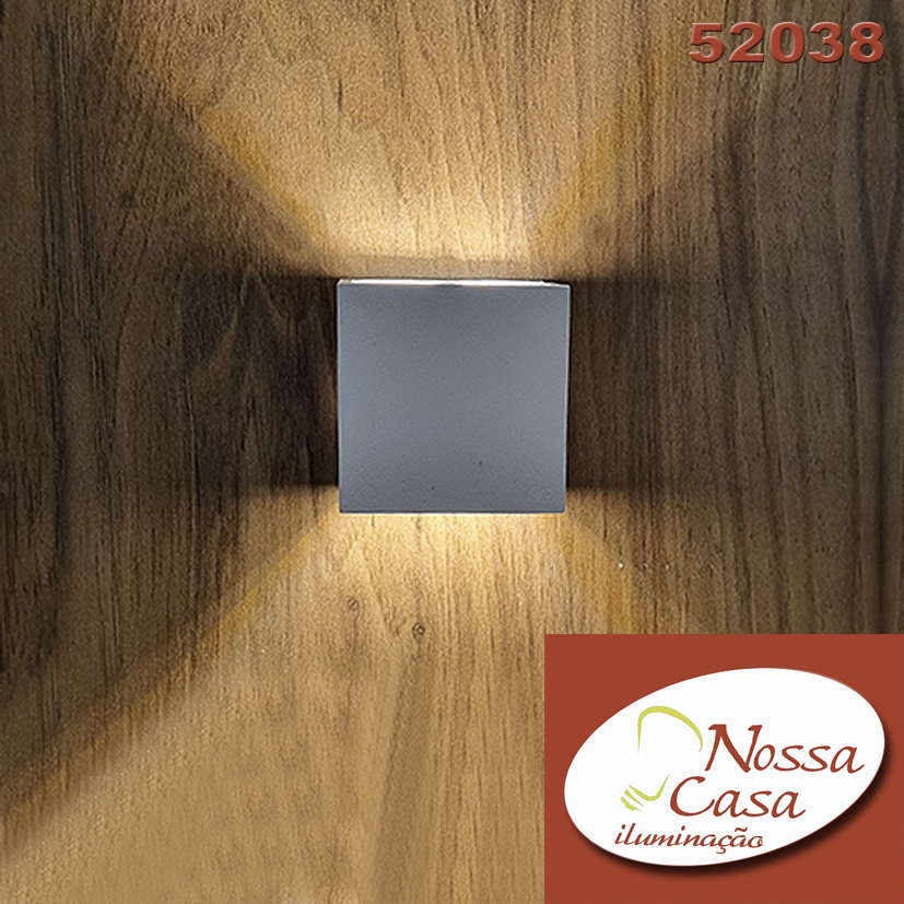 Arandela cubo Mini. Led 2w 3000k. Ajuste de facho em cima e em baixo.